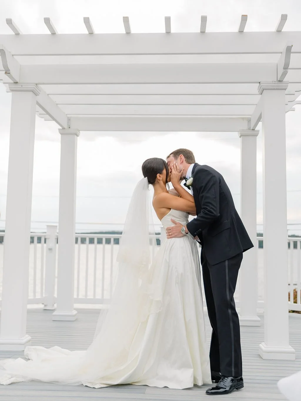 Unpopular opinion from a florist&hellip; sometimes you don&rsquo;t need ceremony flowers.

Marisa and Oliver hosted a black tie wedding at @sprucepointinn in September. Marisa&rsquo;s vision was a chic and sophisticated event with simple florals. We 