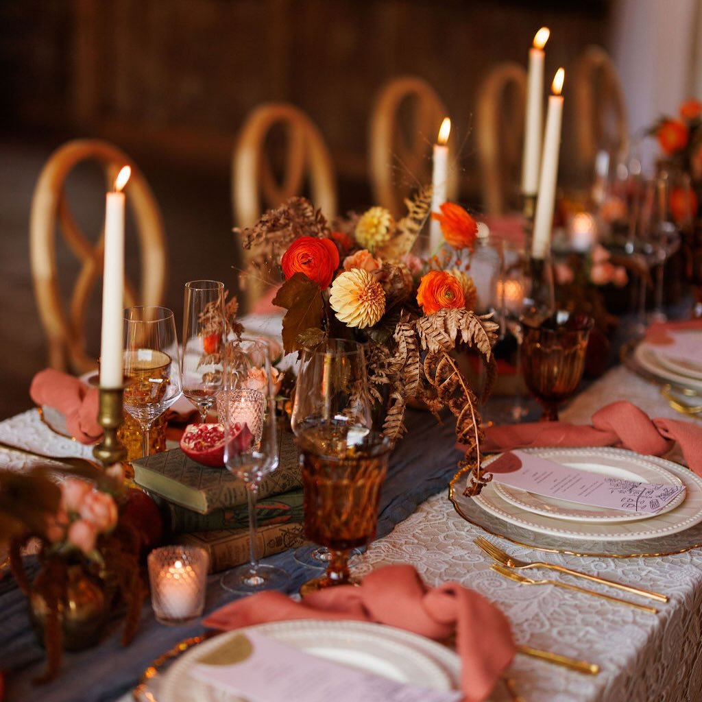 The coziest styled shoot at @livewellfarm last October. 

Venue: @livewellfarm 
Photography &amp; Design: @leighmadeleine.maine 
Planning &amp; Design: @jessicarileyevents 
Catering: @cookslobsteralehouse 
Mobile Bar: Tap Truck 207
Florist: @celadonf