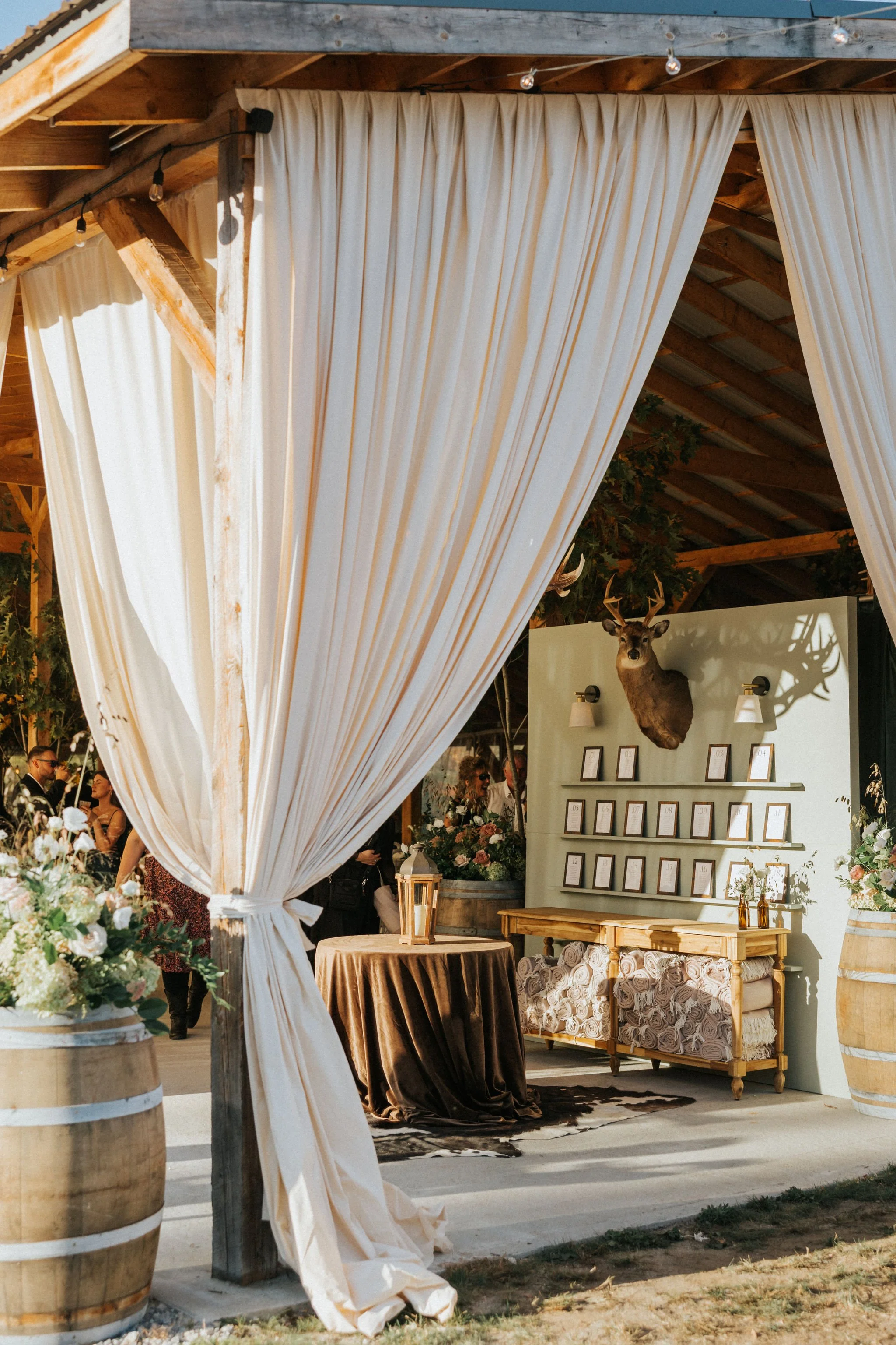 rustic-maine-wedding-seating-chart-florals-celadon-floral