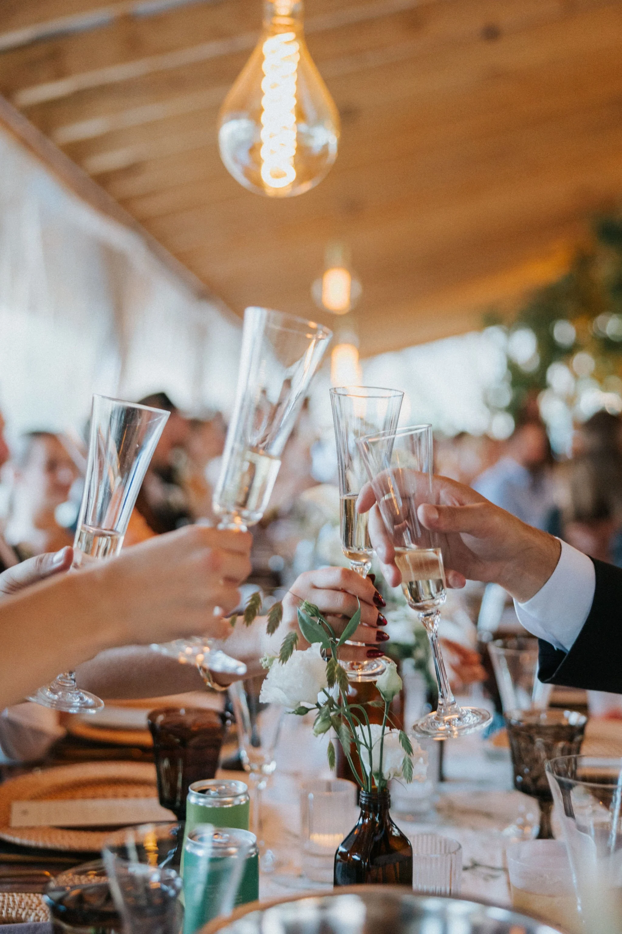 Maine-wedding-lighting-and-table-decor