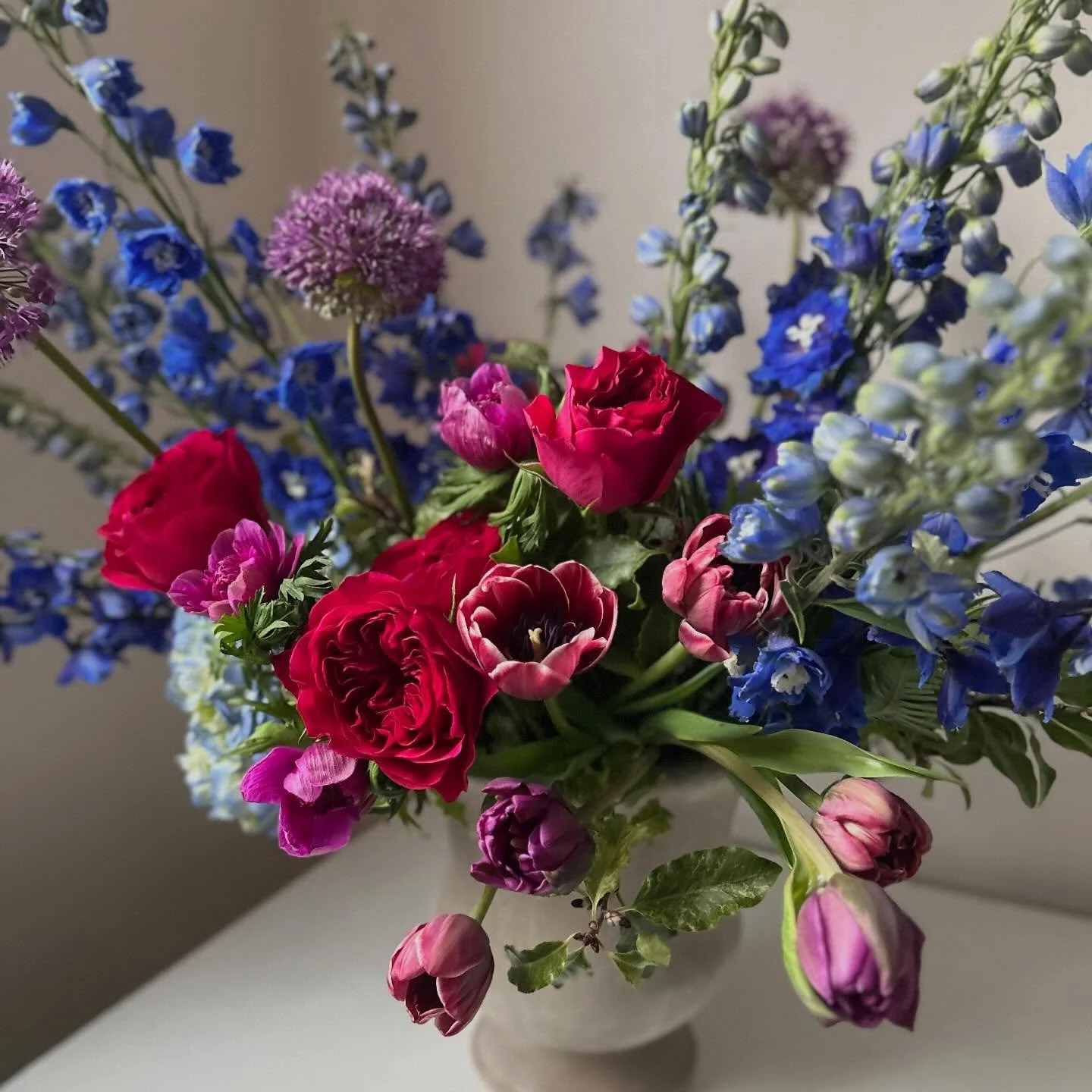 A very special birthday arrangement for someone who loves blue. 💙

Delphinium, &lsquo;Levante Cerise&rsquo; Anemones, Allium, &lsquo;Darcey&rsquo; Garden Roses and &lsquo;Double Negrita&rsquo; and &lsquo;Dream Touch&rsquo; Tulips from @peasehillfarm