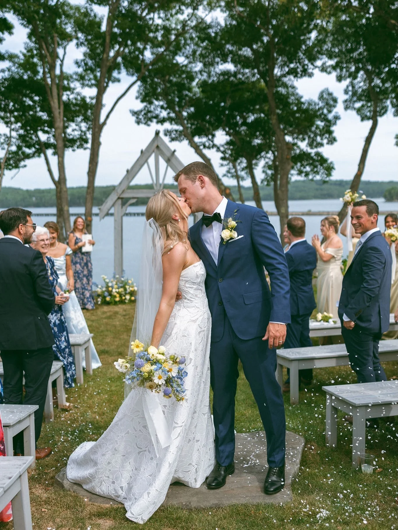 A beautiful summer wedding in Maine is made possible by so many talented and hardworking creatives, including the incredible flower farmers who grow the most beautiful blooms. So much gratitude and appreciation for all that you do @newbeatfarm and @b