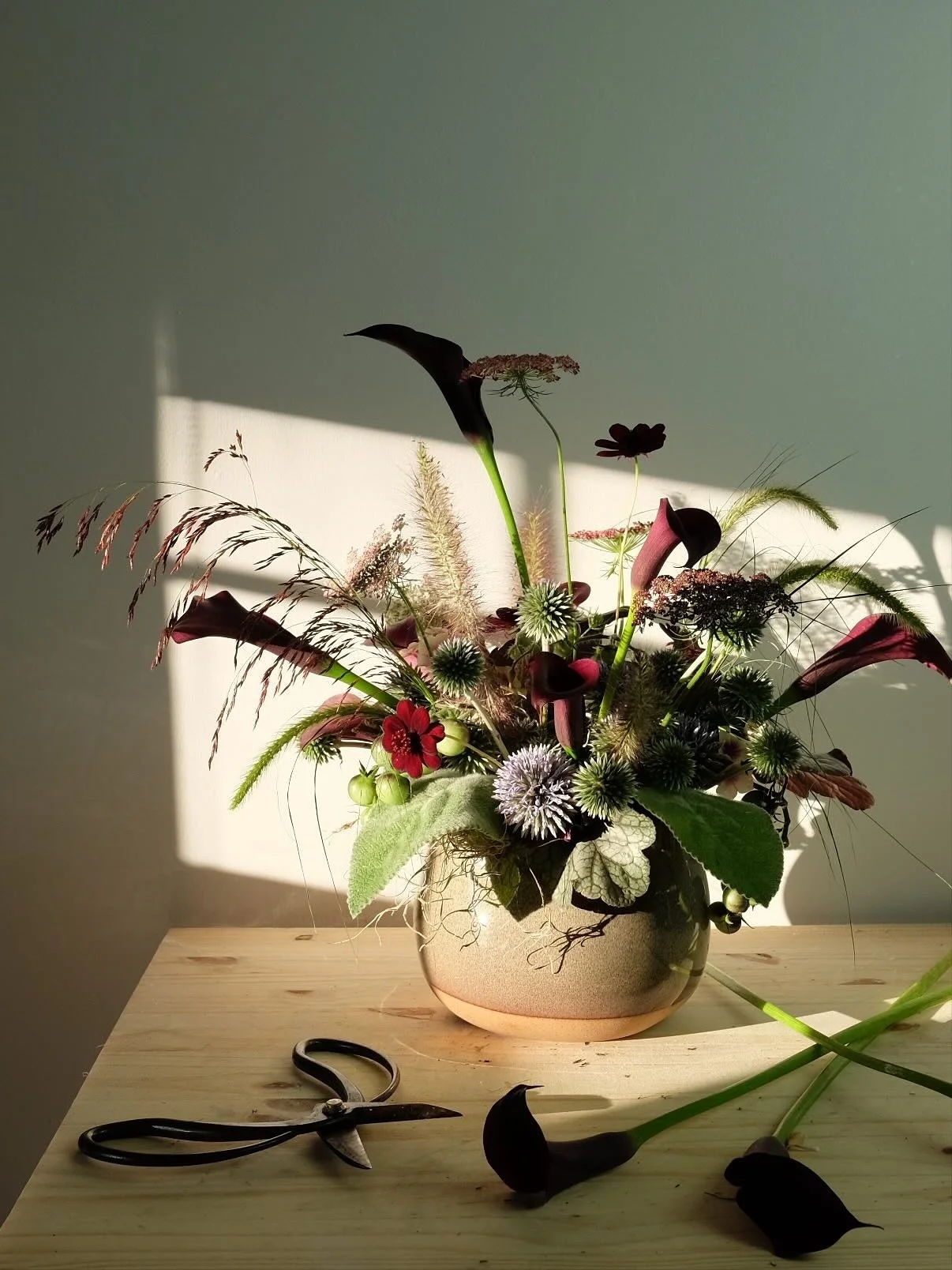 I never know when to grid post anymore&hellip;
custom arrangements ft dark purple callas, the official flower of @bmw