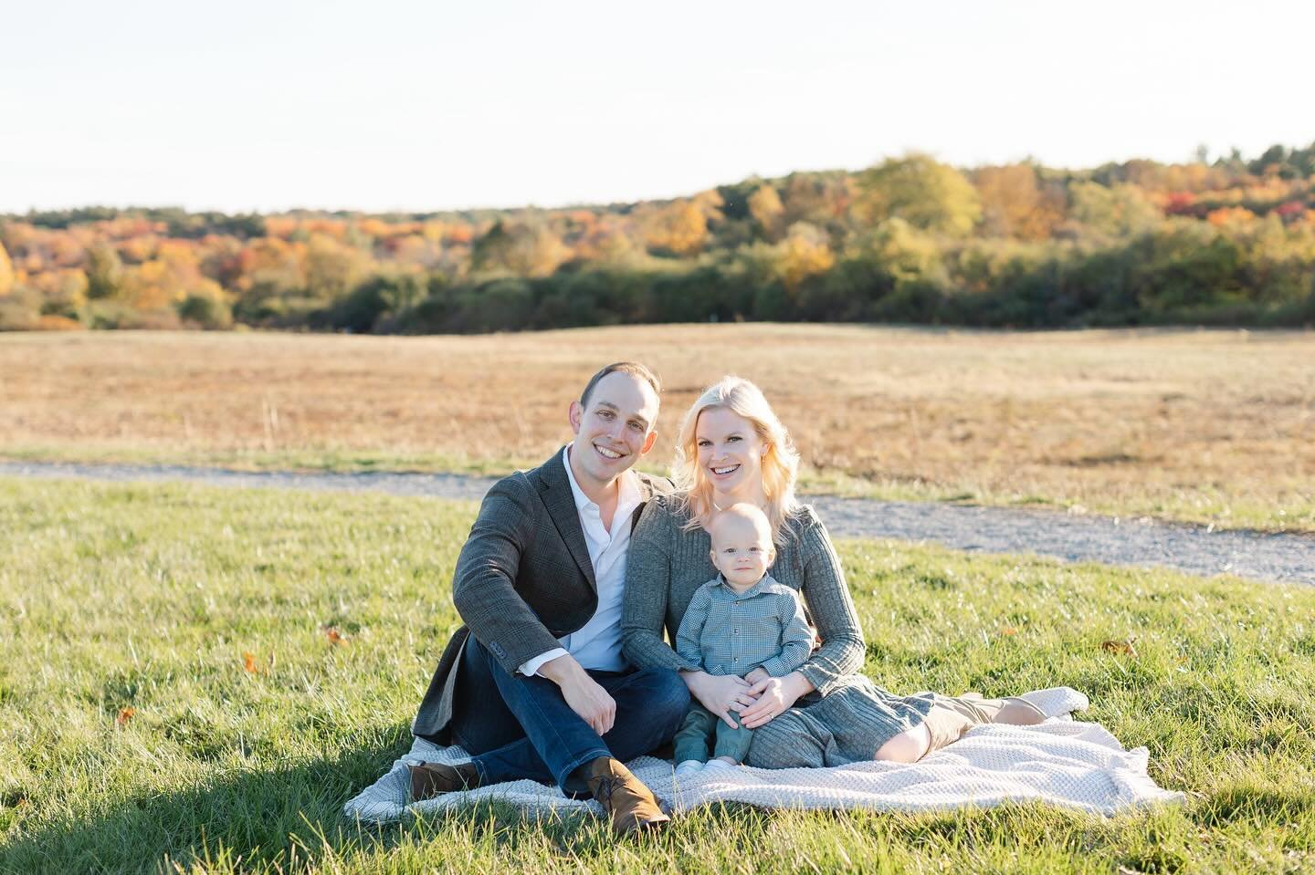 Love my little fam 🍁☀️📸: @jillmacphotography