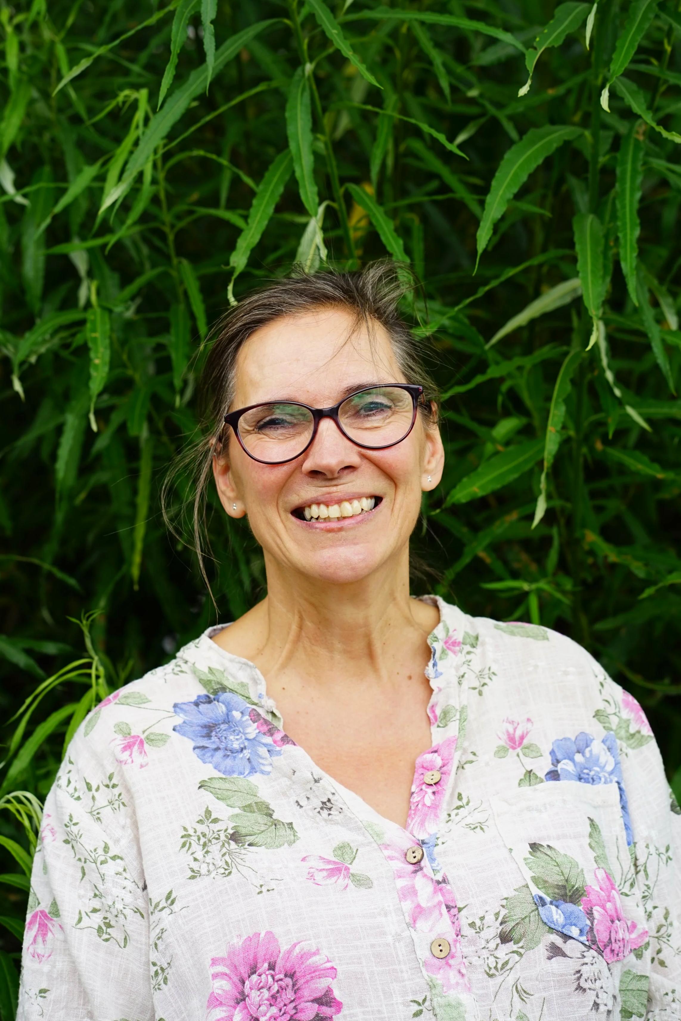 A teacher with glasses