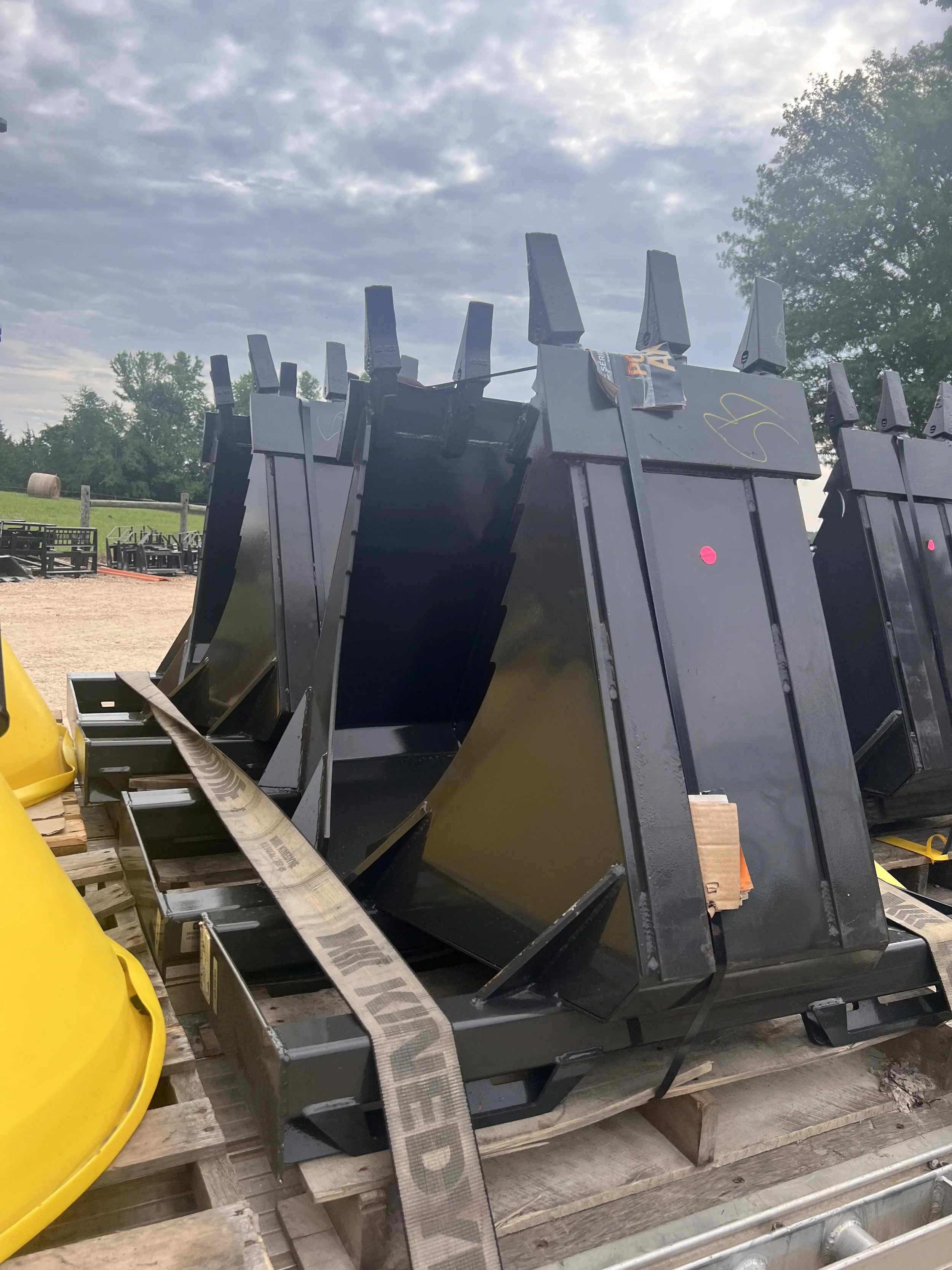 CID Heavy Duty Stump Bucket / Blue Best Equipment Sales / Richburg SC
