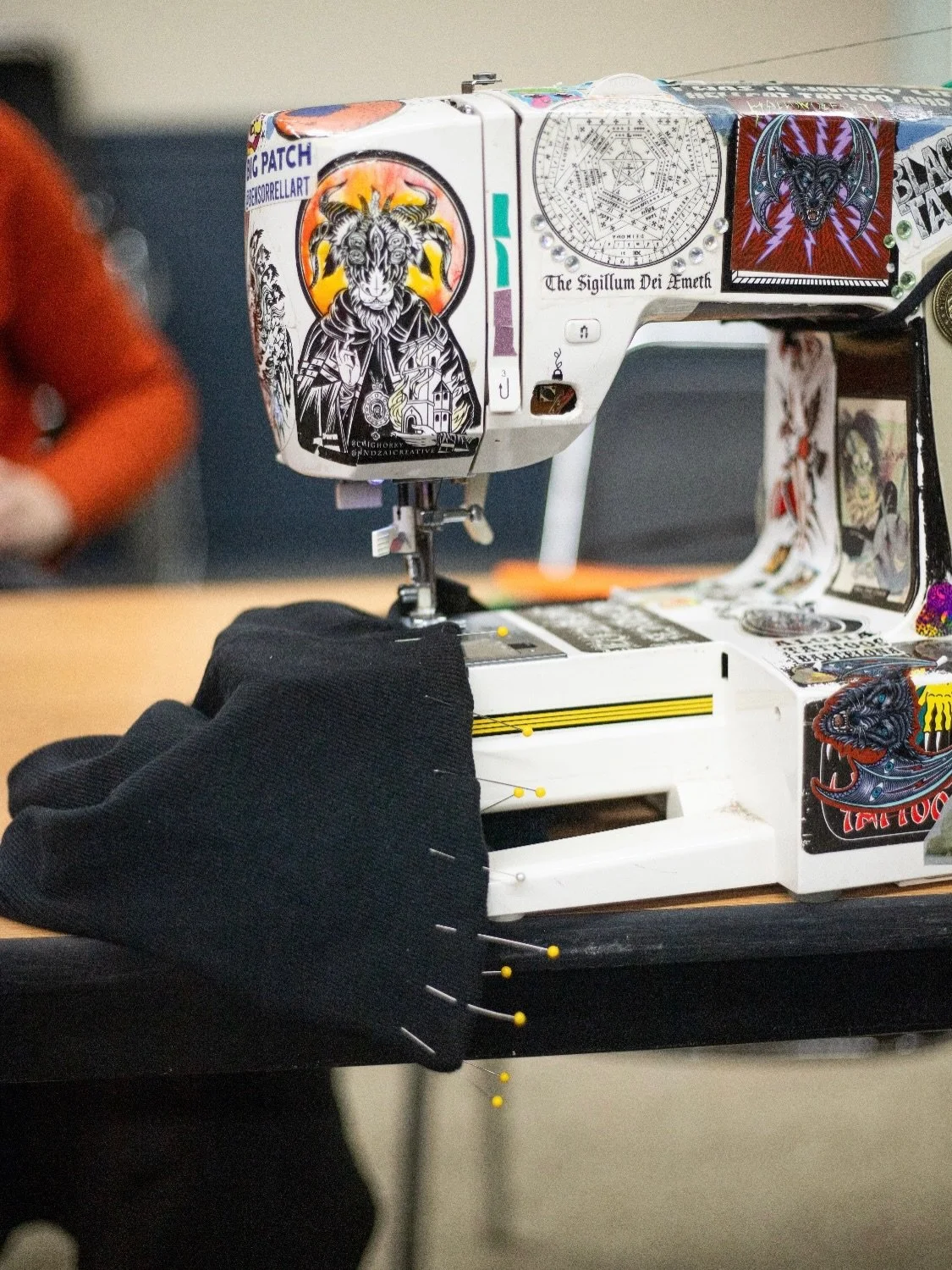 FEB MENDING CLUB from last night! 💕🧵💘🪡 we bumped the Bad Bunny and mended our hearts out! (And didnt have to see any AI ads, wahoo!) We made HUGE progress on The Parlor mending pile and even learned a needle turn appliqu&eacute; technique from in