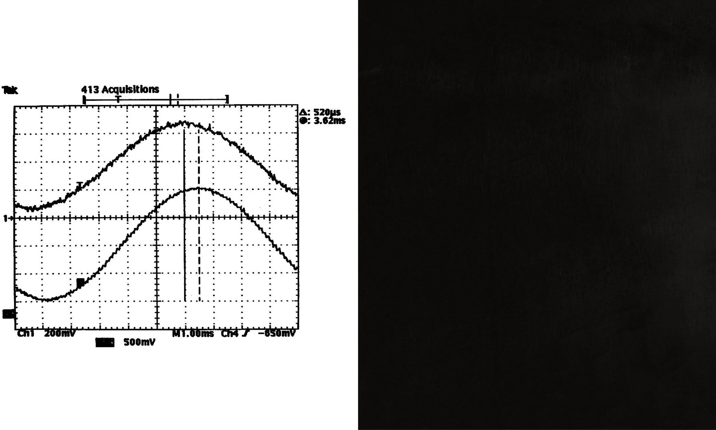 At left is a representation of the (noisy) input signal at top and the filtered and delayed (by 520 microseconds) output at bottom.