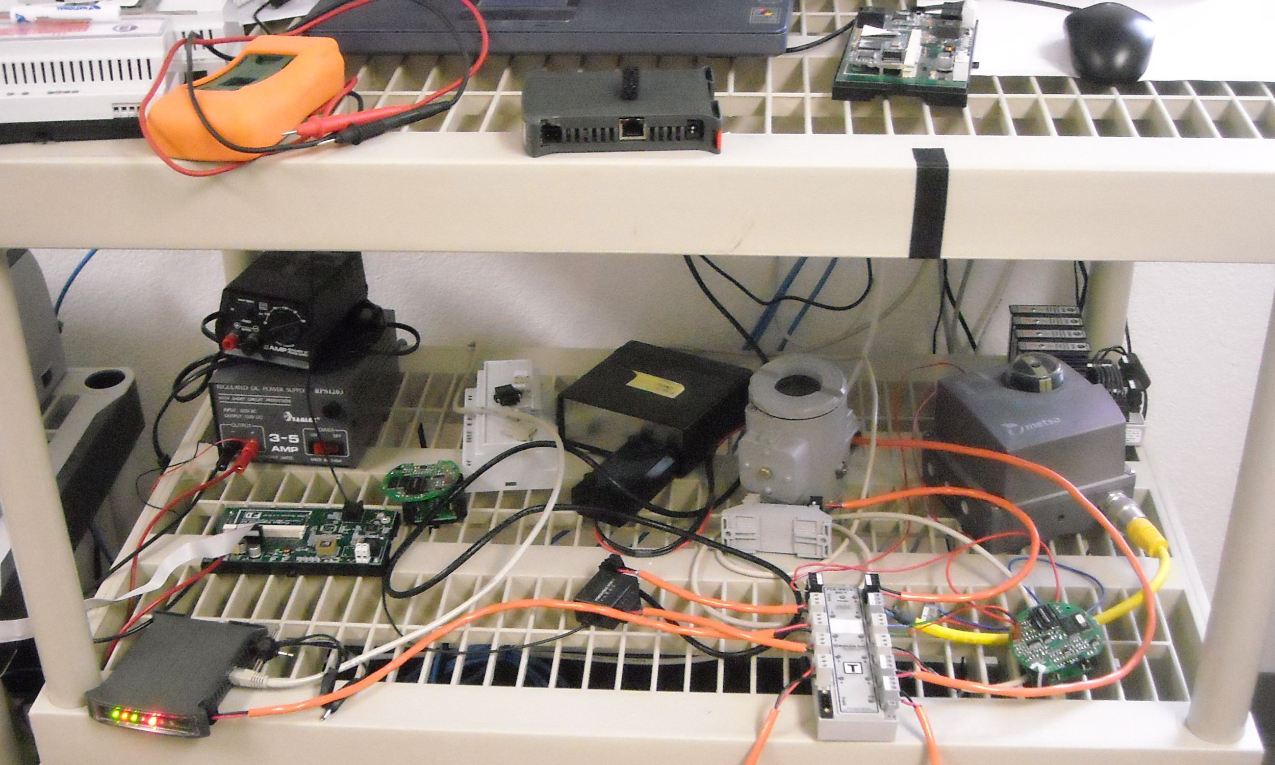  We put it all together in a Fieldbus network with a lot of different kinds of devices attached. 