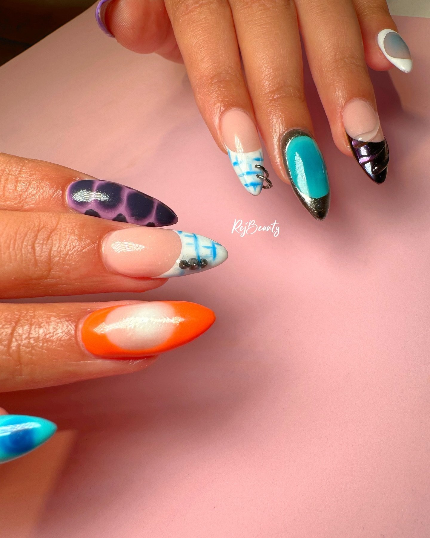 Pierced 💎

Service: Long BIAB + Nail Art Tier 4