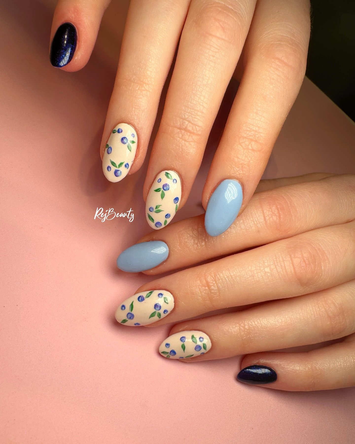 Blueberries 🫐  Service: Medium BIAB + Nail art tier 3