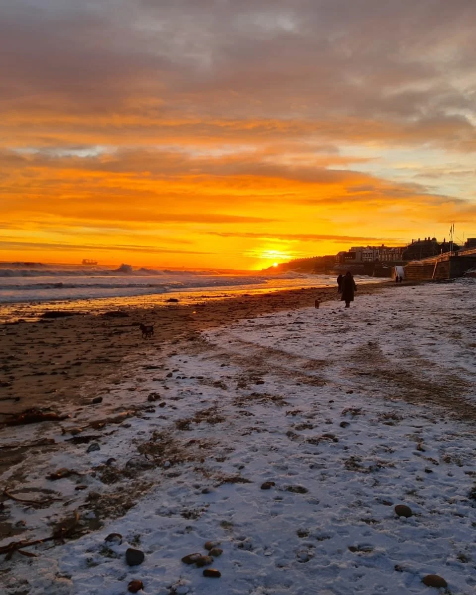 No 'back to the office' just yet for me...

These few, gentle quiet days at the very start of the year can be a wonderful time to take a moment for yourself and just... breathe.

Make some space for calm, if you can, today.

Happy New Year all,
Polly