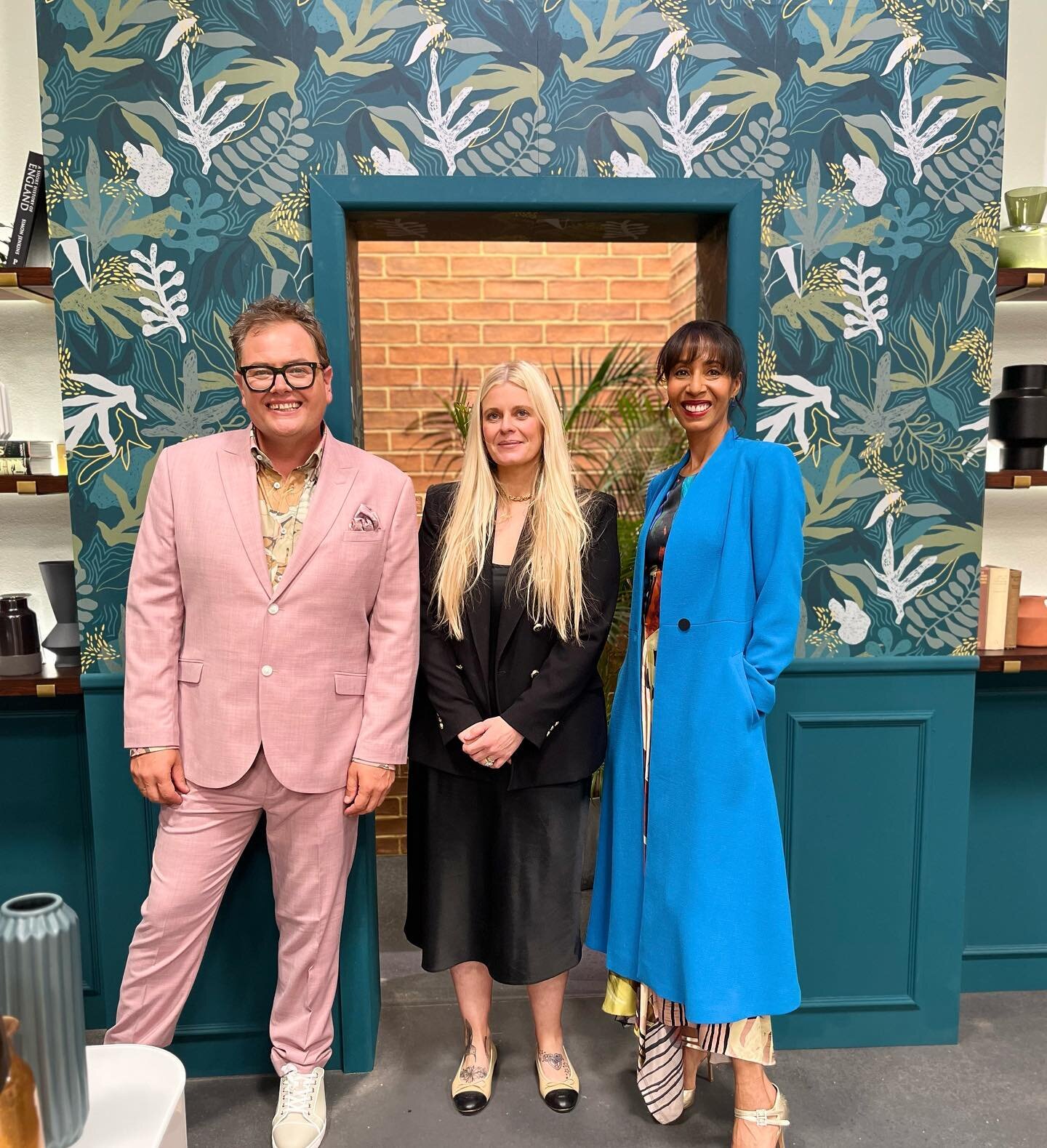 F U L L  C I R C L E 💚

Happy as a clam to be back with my babe face @chattyman and my @interiordesignmasters @bbcone family for this year&rsquo;s show. 

I am BEYOND delighted to have worked with @michelleogundehin to create a bespoke colourway of 