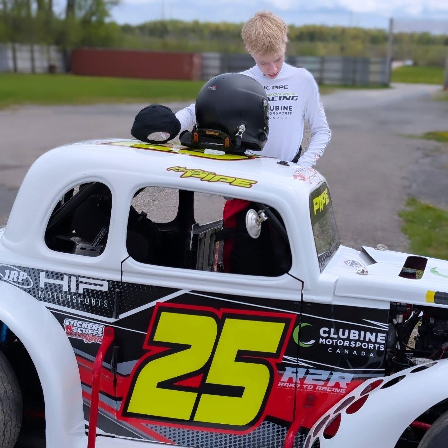 Sigh....first race of the season rained out.😞 Will be back next week to try again.
#jdcmotorsports #keatonpiperacing #racing #becauseracing #becauseracecar #rainout #legendcar #inex #legendcars #racecars #ontariolegendcarseries #racetrack #canadia