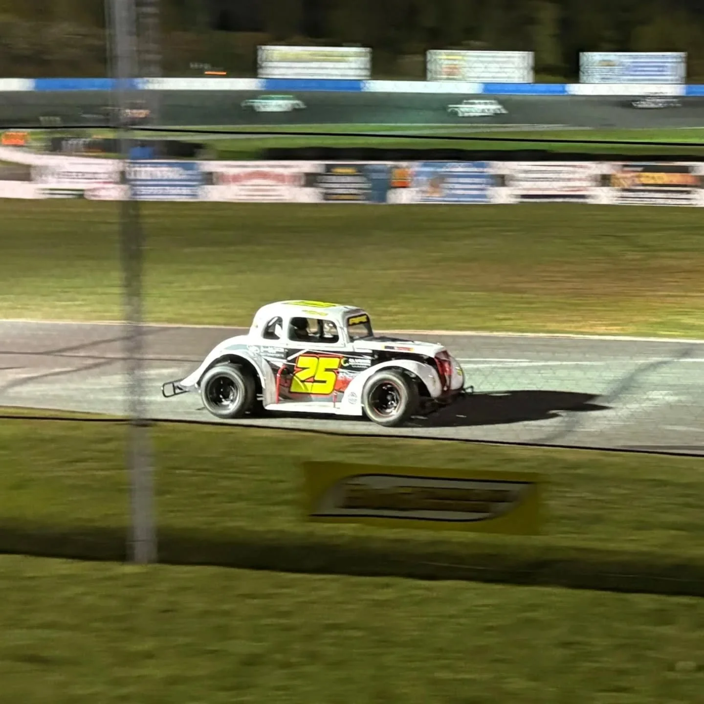 That's a wrap on Autumn Colours Classic. The 40 lap extended feature was going well for me until about mid-way through when I began to notice some inconsistencies with the throttle. I was sitting 7th with 5 laps to go when my car began to noticeably 