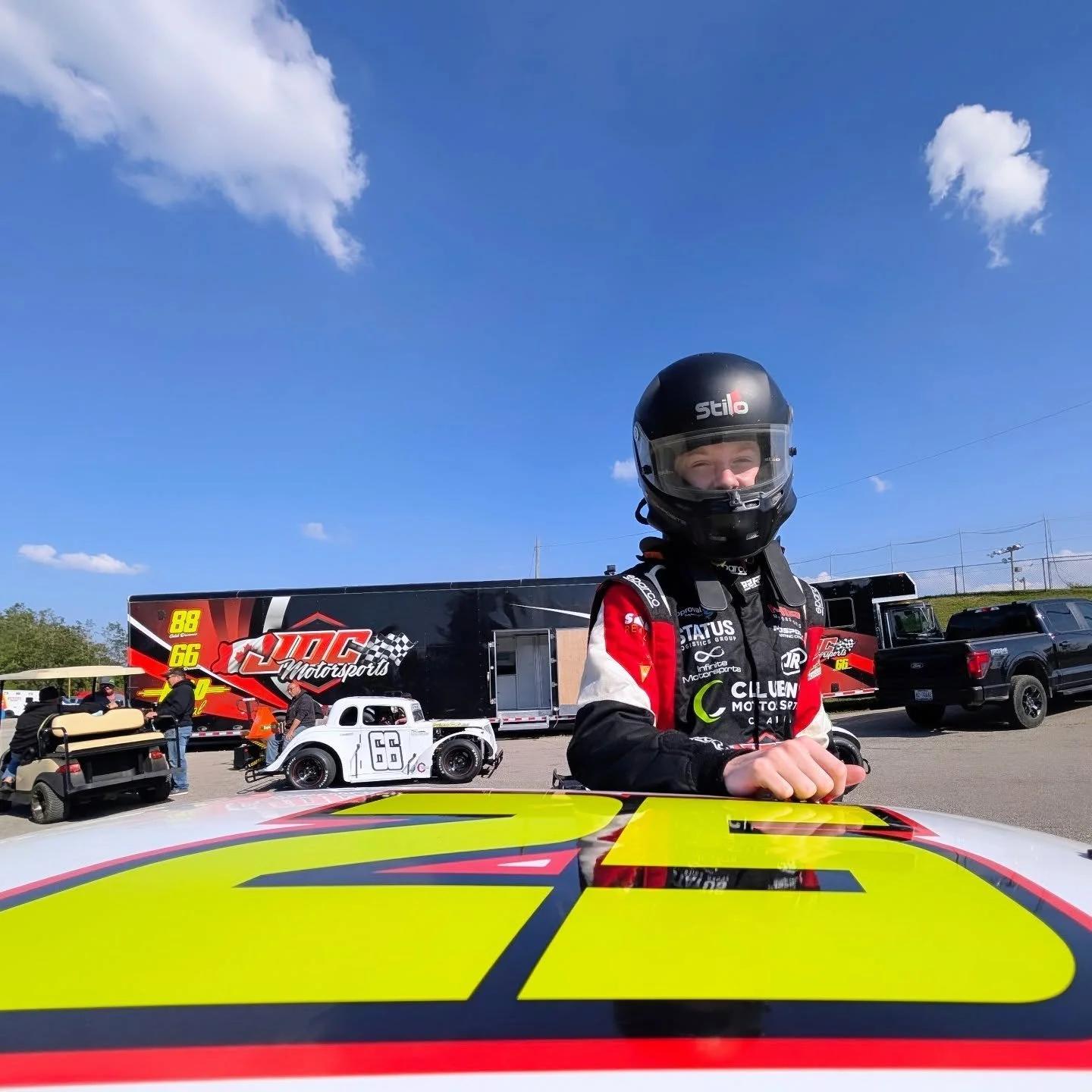 Can anyone else just feel the heat of the sun in this pic?☀️🏁 Sure missing that on these cold December days! ❄️🥶

#keatonpiperacing #sunshine #december #legendcarracing