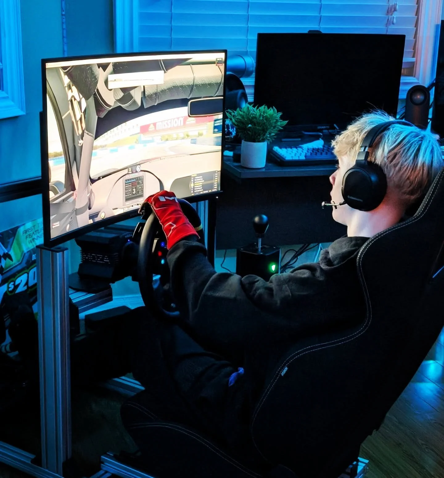 Online practice tonight for the Sim Racing for the Kids event coming up!!! Tune in on Jan 7 to watch this epic race that brings together Pro-Am racers from Canada and beyond to fundraise for @sickkidsvs !! Donate today @: 
simracingforthekids.com