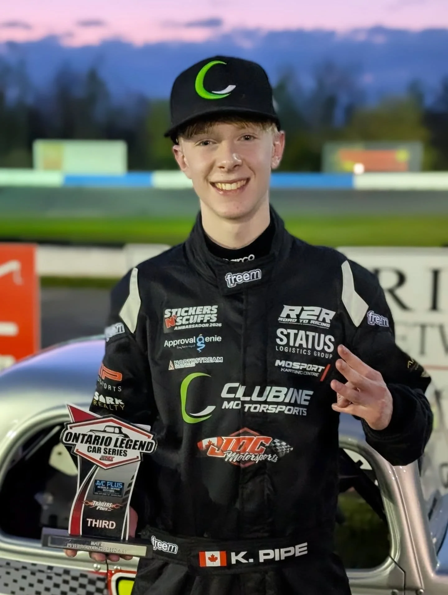 What a season opener!!! 🏁🎉🤩🏆

I began the day fastest in practice, won a heat race and it was an intense battle in the feature down to the line where I finished 3rd! In the middle of all that was one of my favourite events at the track....fan app