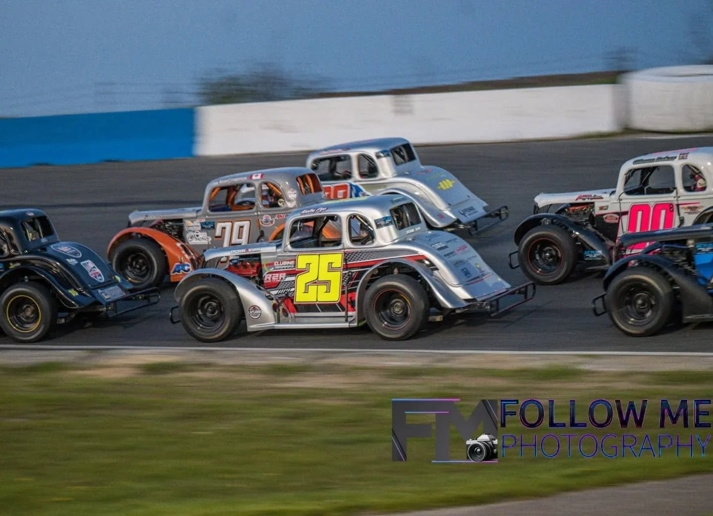 Some awesome action shots from our first race at Peterborough Speedway by the talented @follow.me.photo ! 

#keatonpiperacing #actionshots #ontrack #followmephotography