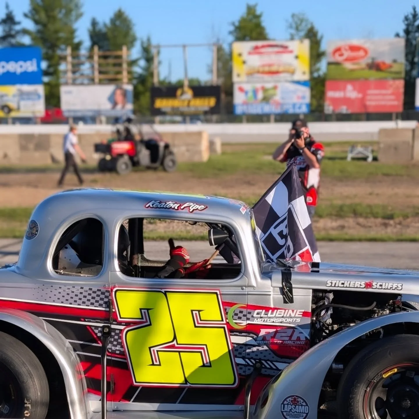 What started off as another strong race day ended in a disappointing night😔.

I was fast...was top 3 fastest in practice and won my first heat race of the day! Unfortunately during my second heat race another driver spun out beside me, hitting me in