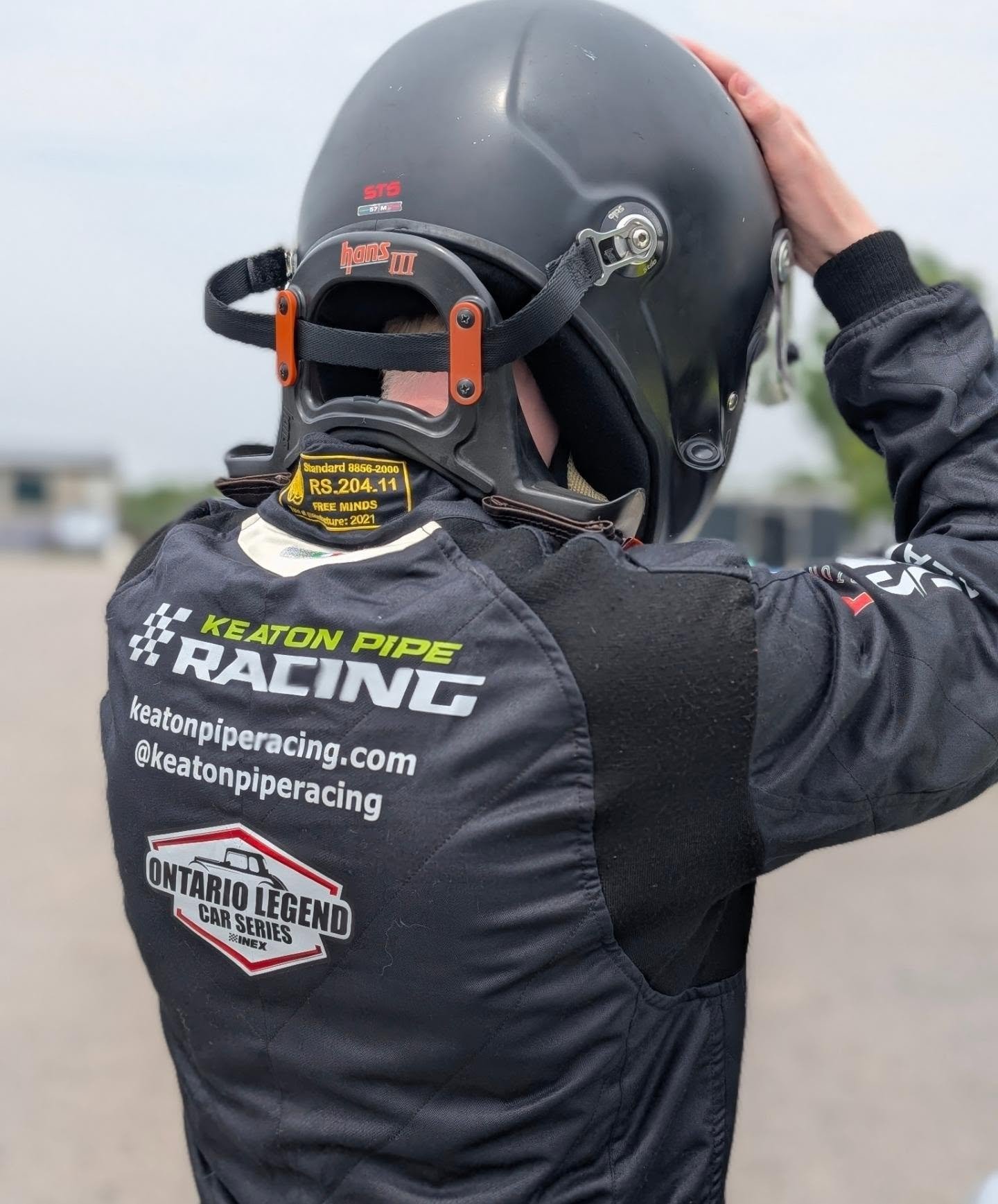 Helmets on guys we're going racing today! Fingers crossed the rain stays away this time.🤞🏁

#keatonpiperacing #legendcarracing #raceday