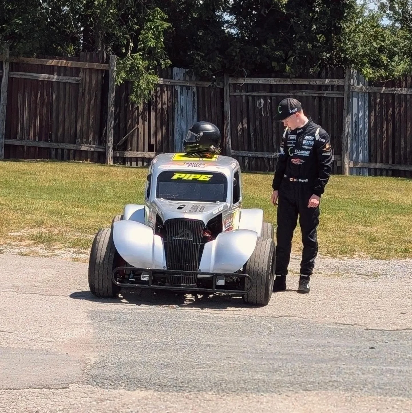 It's Race Day! Despite a rainy start to the day, it looks like the clouds are clearing so we can get this show in tonight! Let's see what me and my @motorsportsjdc legend car can do!

#keatonpiperacing #legendcarracing
#raceday