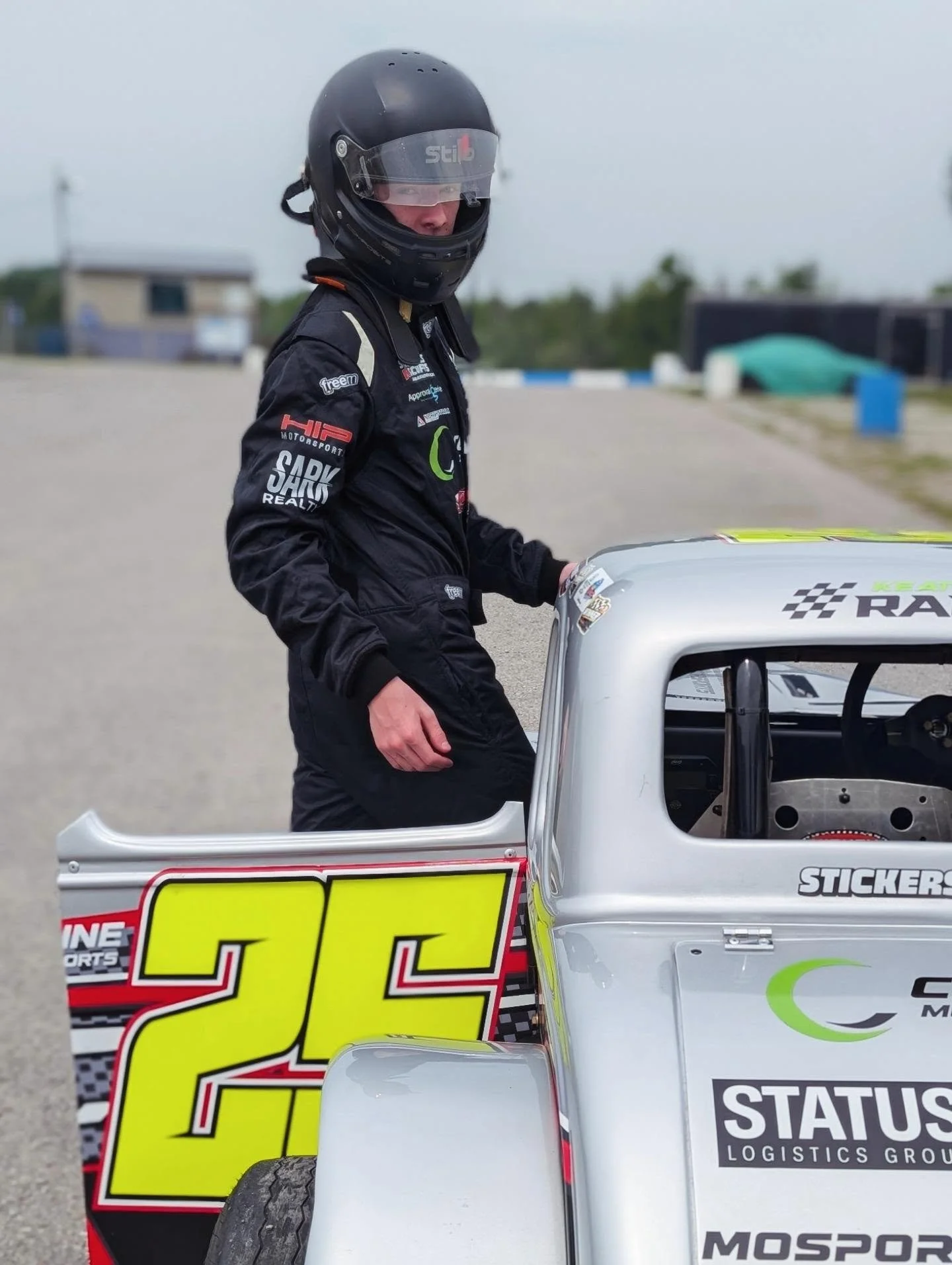 It's the final race week of 2026. Game face is on as we look to finish the season strong both on and off track.... We've got two feature races and our food drive for @ftndurham all happening this weekend @ptbospdwy for their infamous Autumn Colours C
