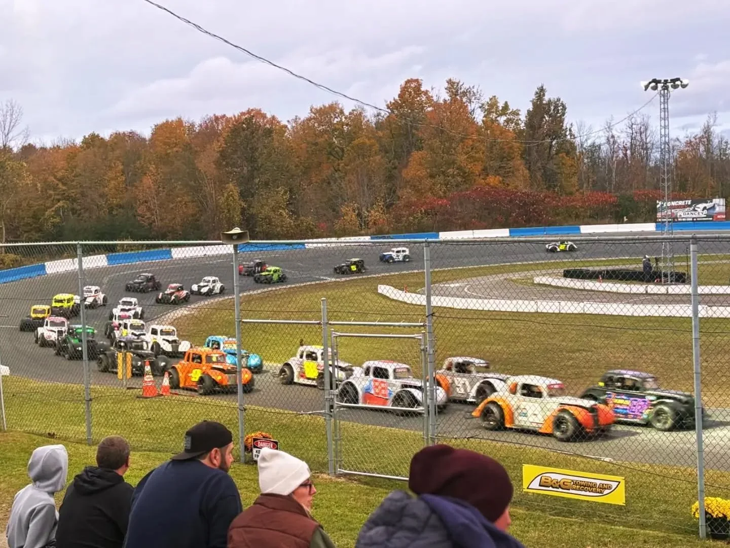What a way to close out the 2026 season @ptbospdwy in the Autumn Colours Classic!

Saturday's heat races didn't go my way, leaving me starting 12th for Sunday's final feature. This was a big deal as I was sitting 2nd in the overall standings trying t