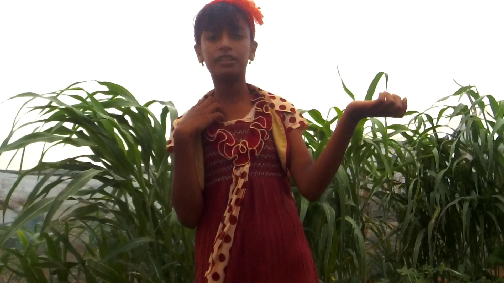 Weighing_Girl singing.jpg