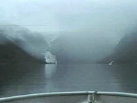 glacier_boat_200.jpg
