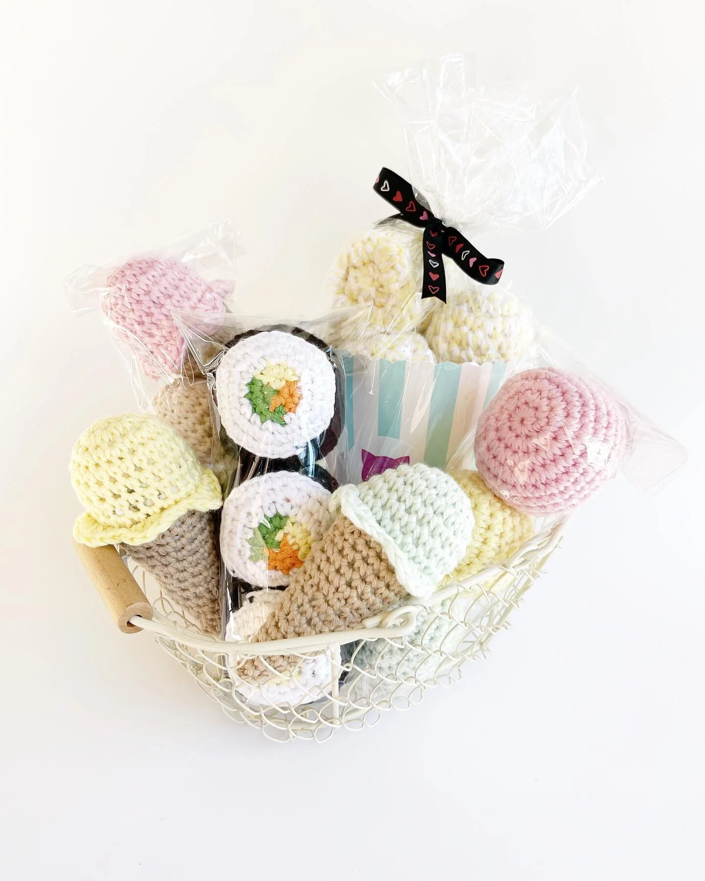 Our crochet toy drop is only ONE WEEK away! 😻💕 Which ones are you snagging for your fur kid?
.
.
.
.
.
.
.
#handmade #crochet #amigurumi #cattoys #organic #organiccotton #handmadecattoys #savannahga #georgia #smallbusiness #womanownedbusinesses #wo