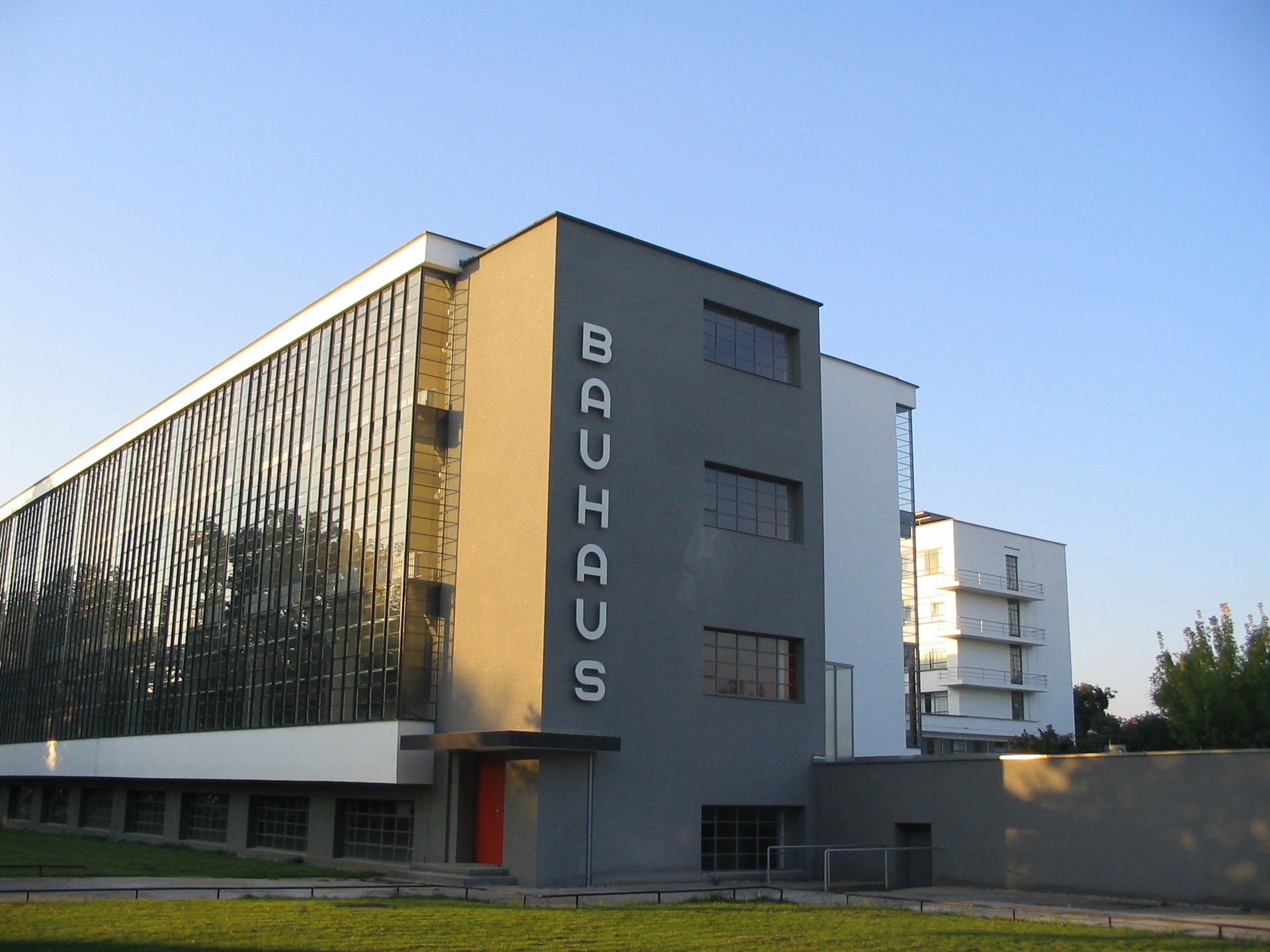 Bauhaus-Dessau_main_building.jpeg