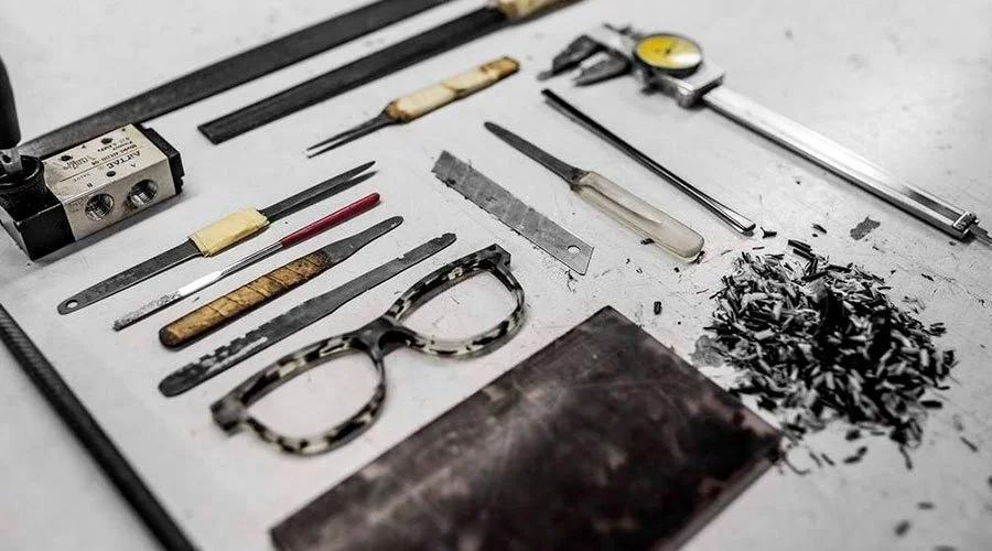 La pasta de las gafas de pasta. Entra Bob Sdrunk