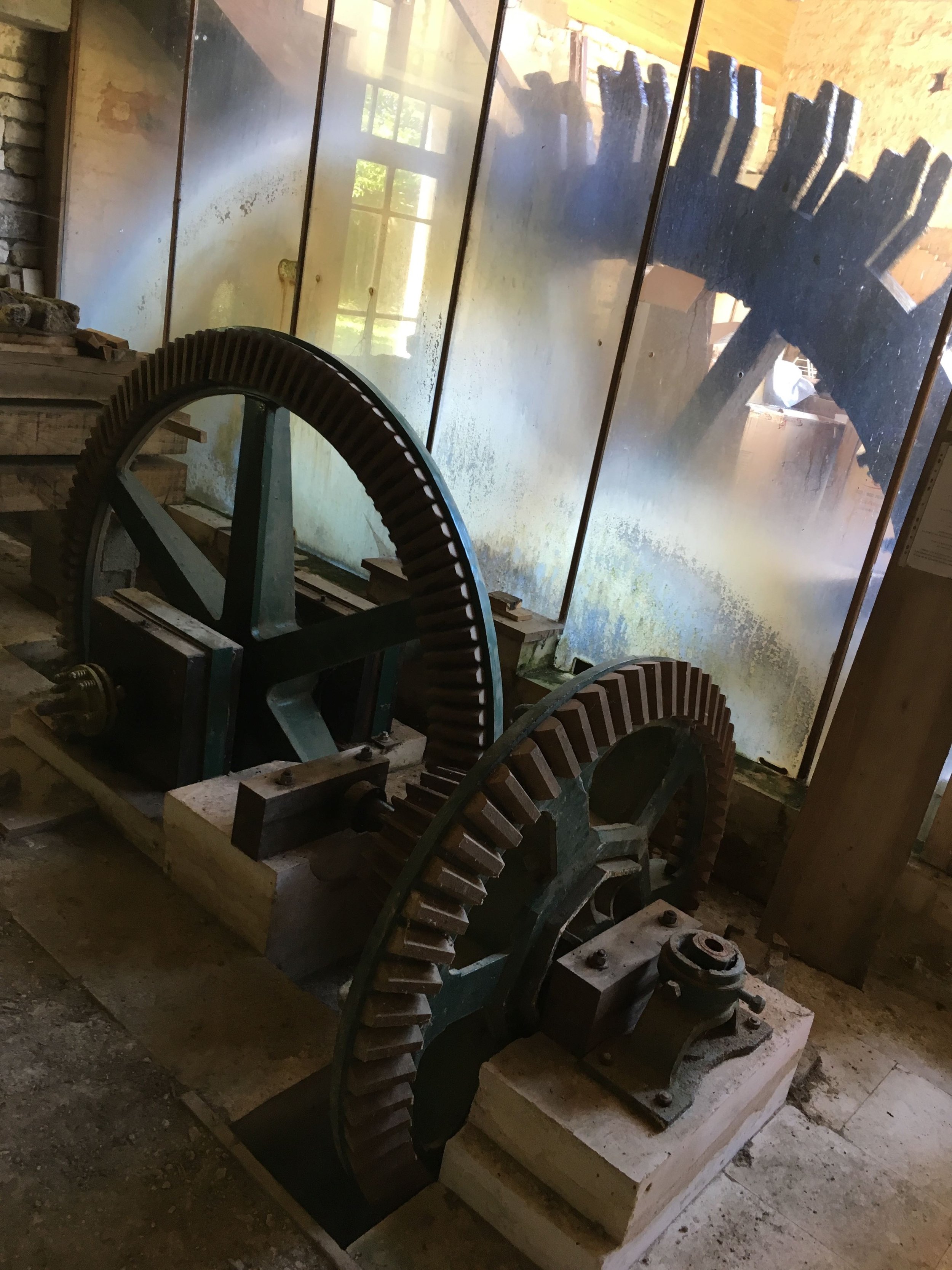 Mill-on-the-rock-cog-wheels.jpg