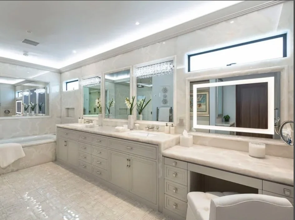 This spa style bath is ideal for relaxation! Swipe to see more.