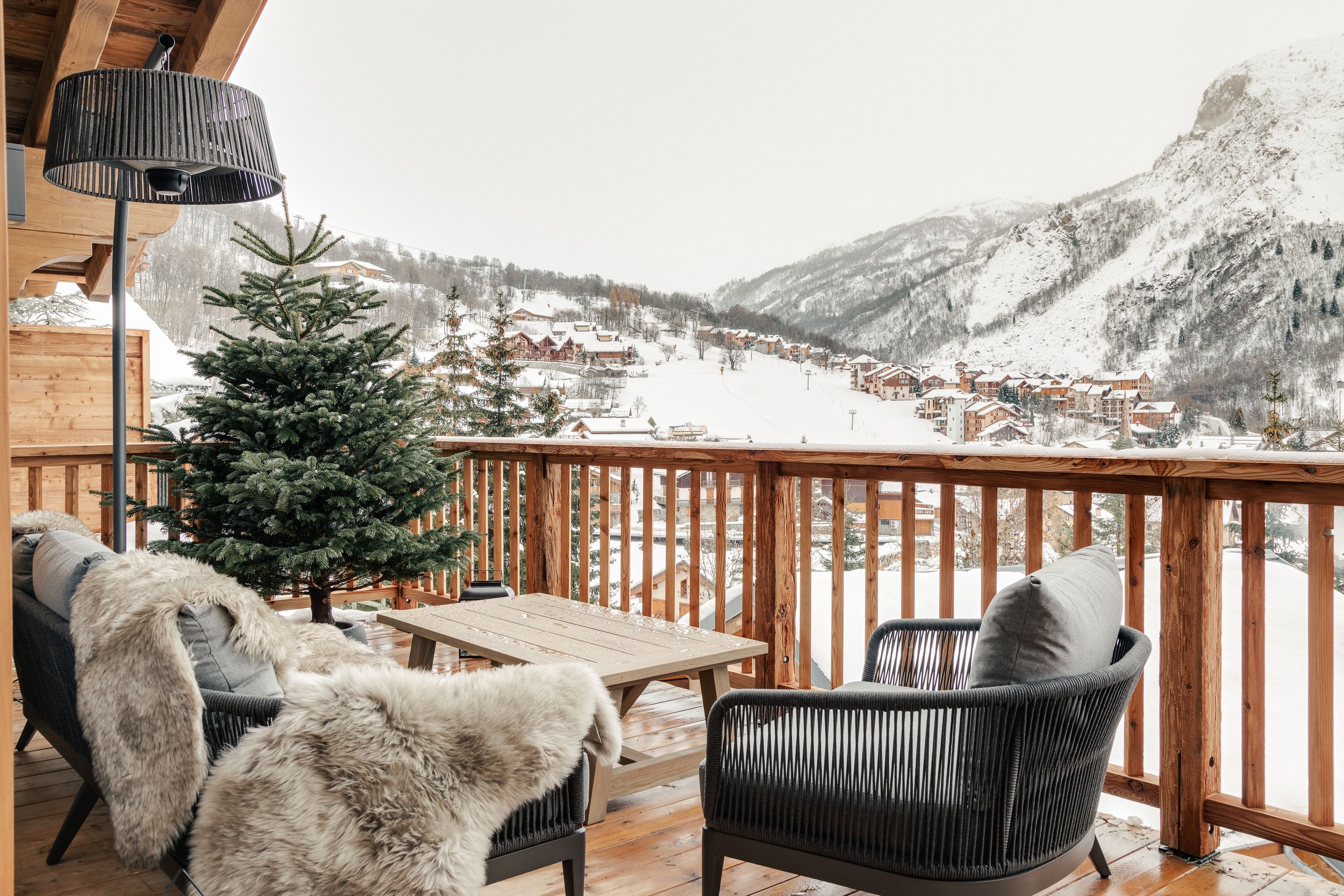 Snowfall Chalet 2023-50.jpg