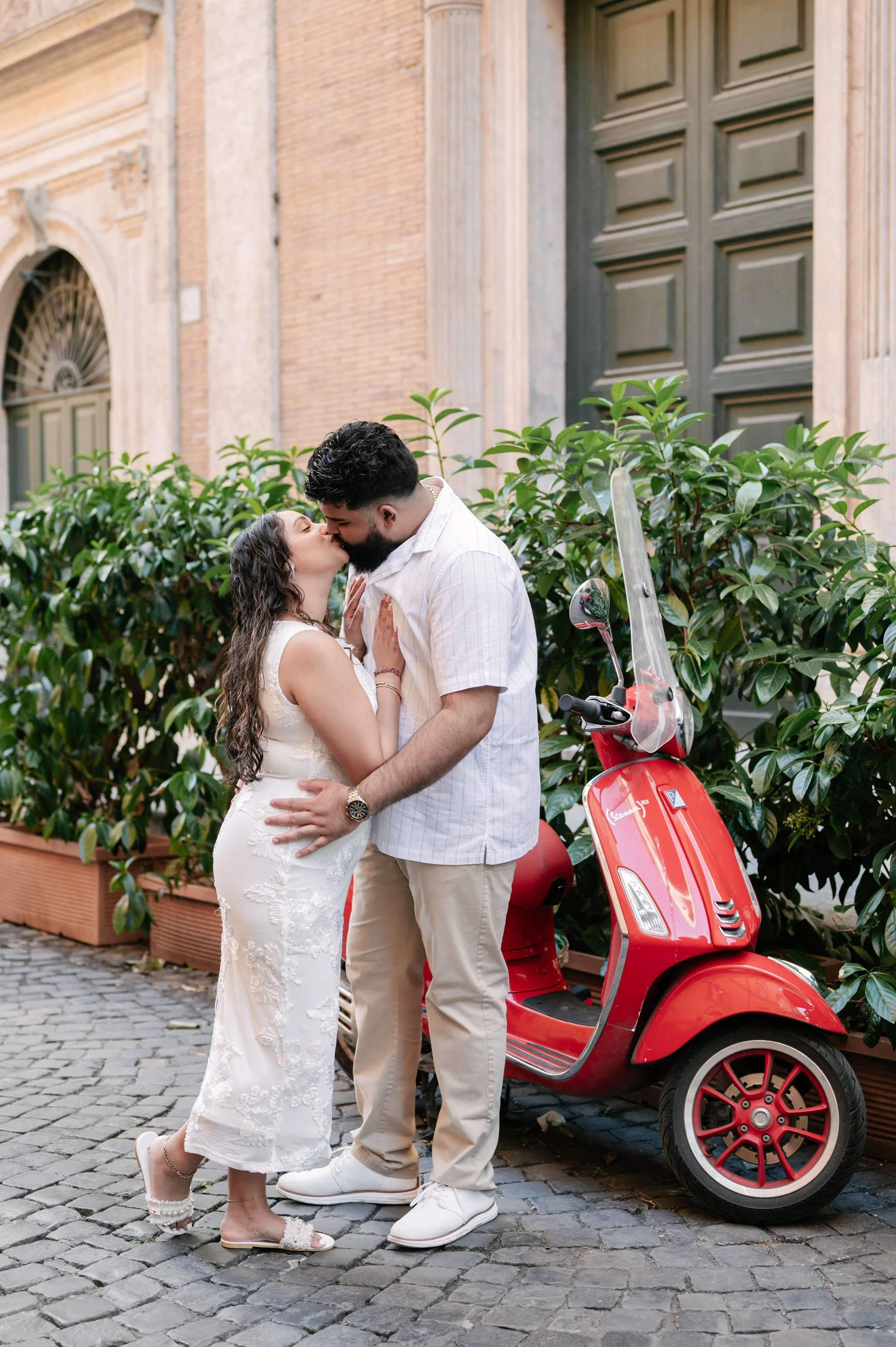 luxury-engagement-session-rome-colosseum-38.jpg