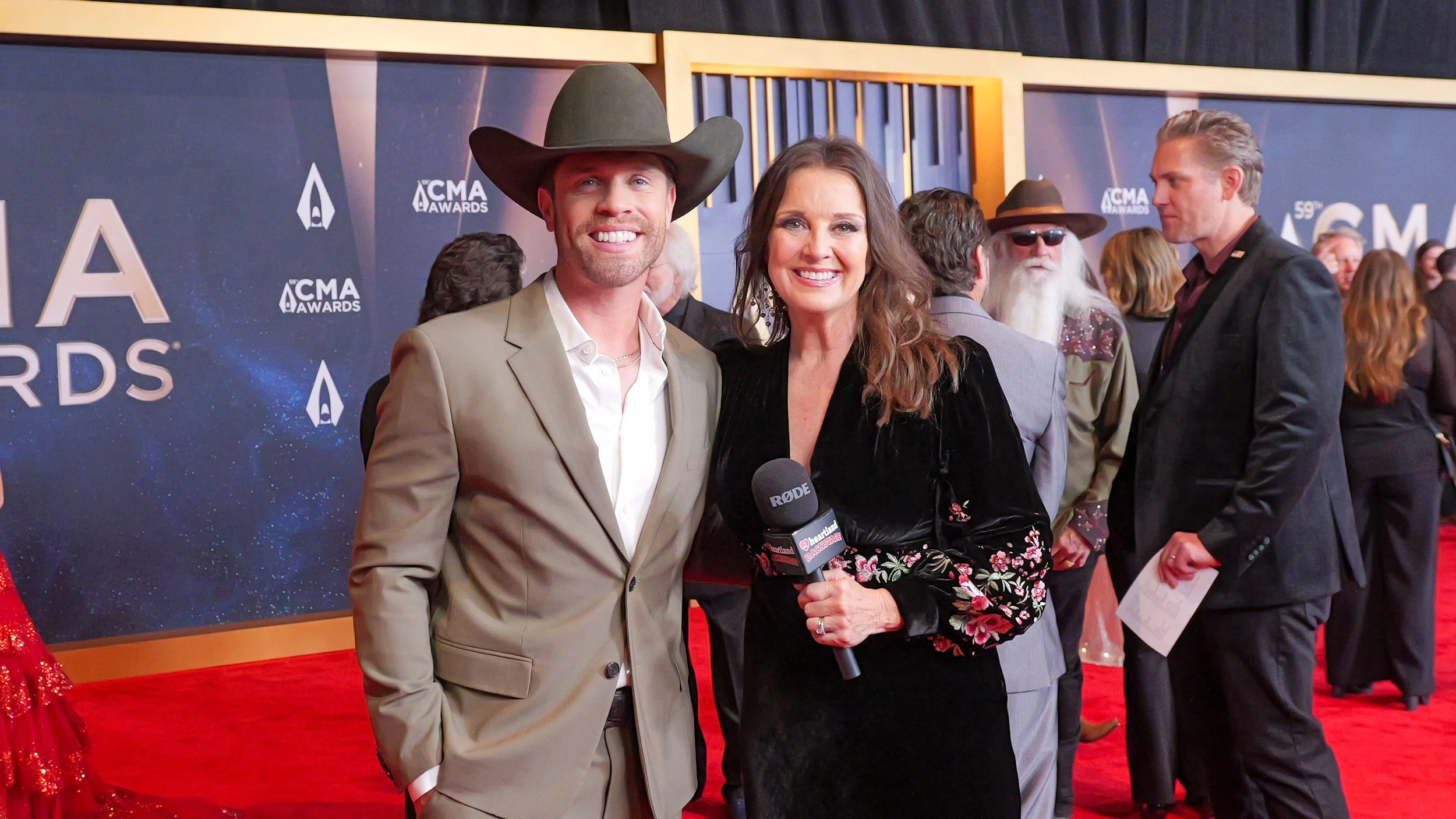 dustin lynch.jpg