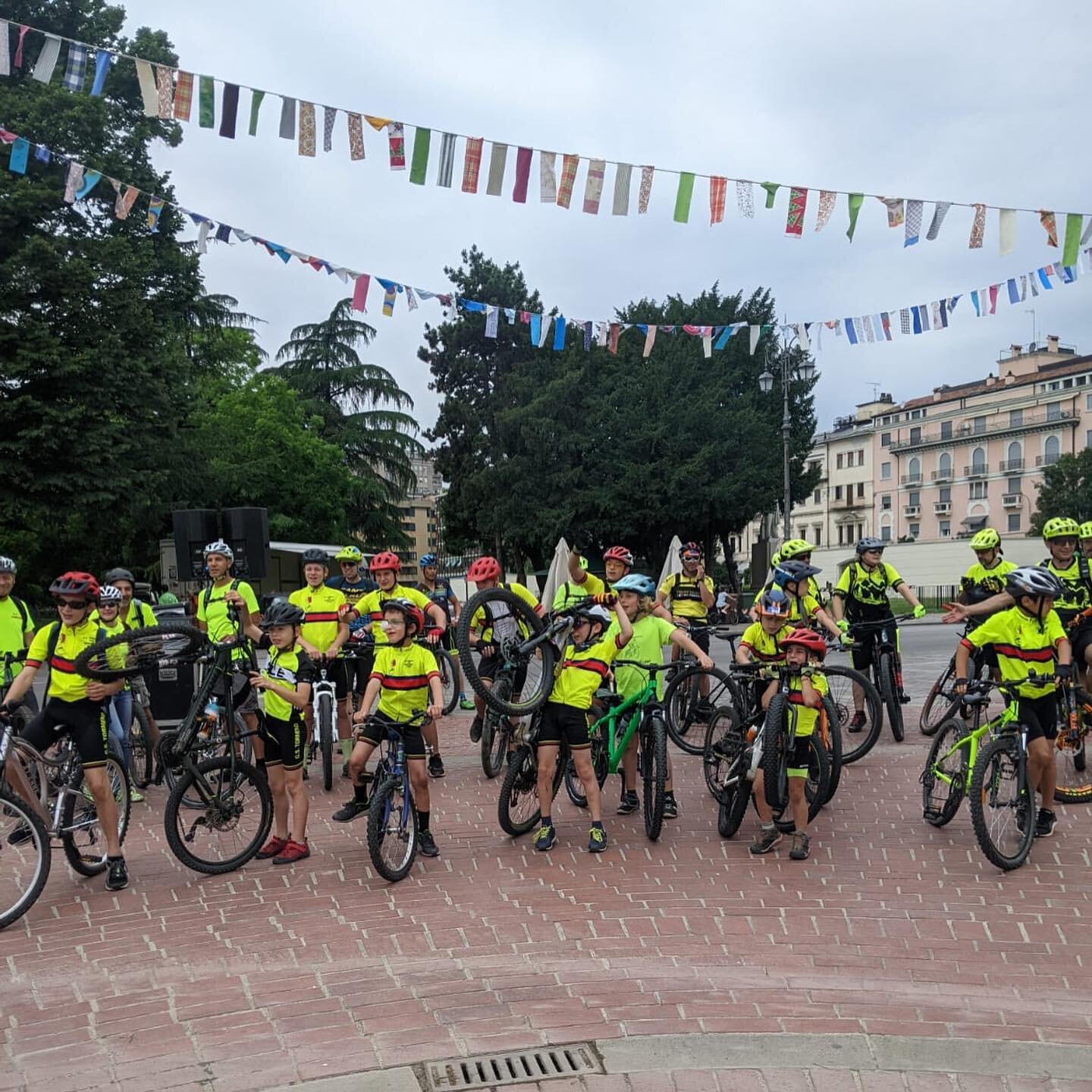 &Egrave; iniziato #veloCitt&agrave;2022!
La bici ti connette.

Due giorni di festival nella @cittadivicenza , per celebrare la mobilit&agrave; sostenibile, la bicicletta e la maniera in cui ci connette gli uni agli altri. Che aspetti? Vieni a trovarc