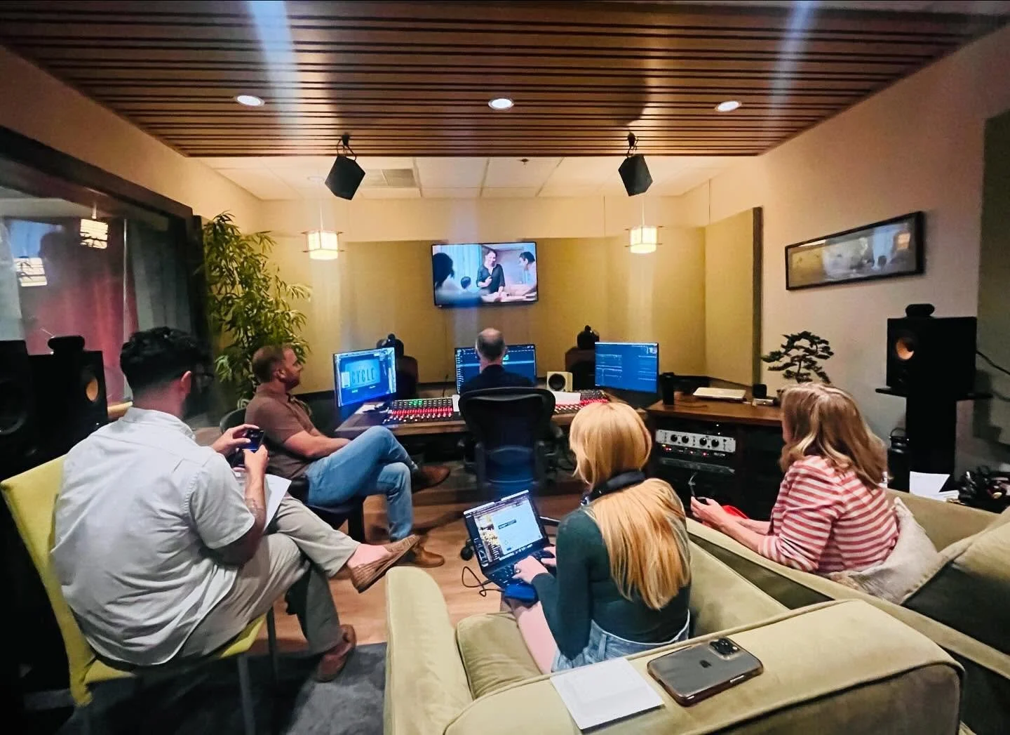 An afternoon at @independentstudiosus working on music and VO always makes for a great day! They&rsquo;re just the best 💫
.
.
.
#commercial #commercialproduction #productioncompany #director #directing #production