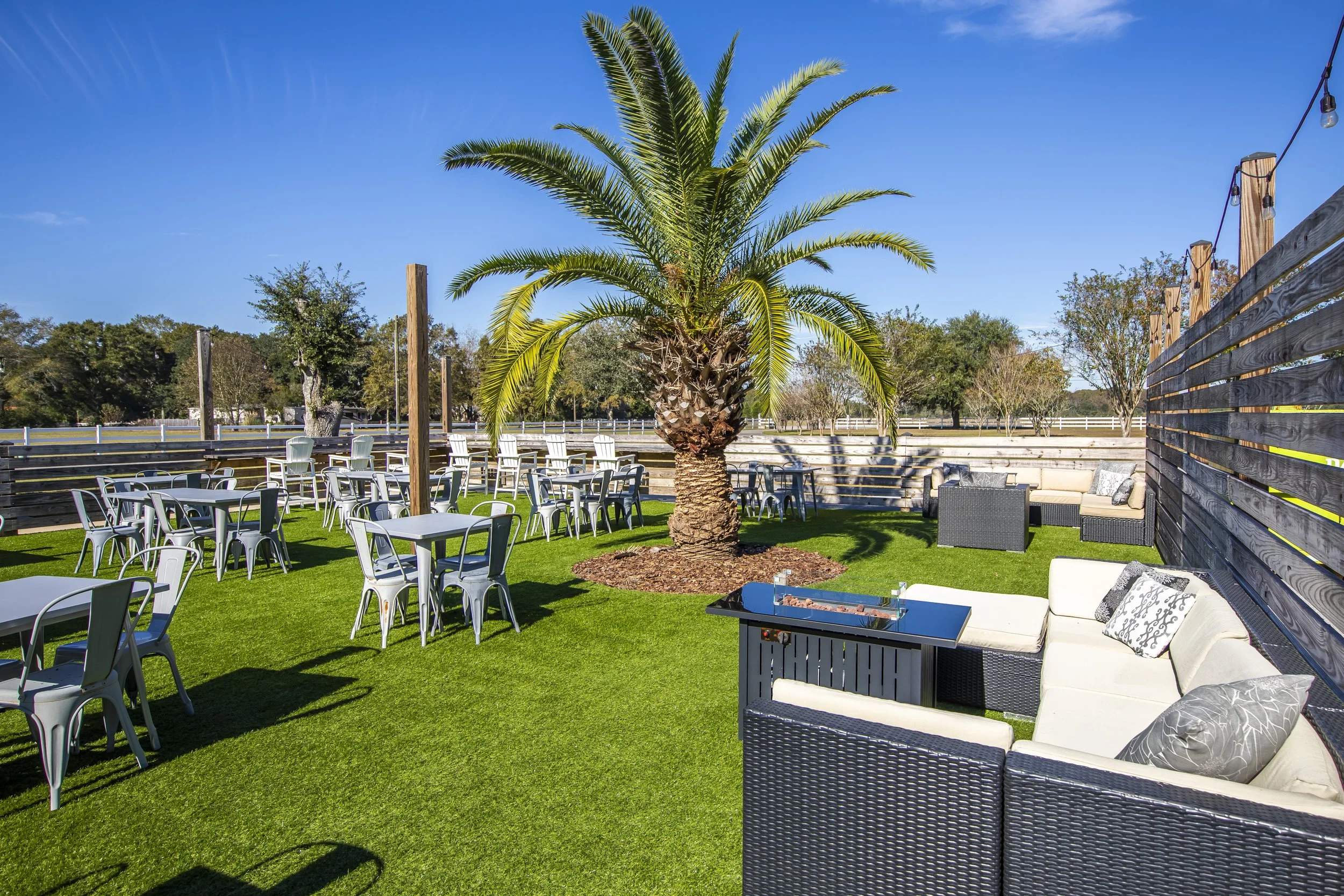 saloon-and-pavilion -007.JPG