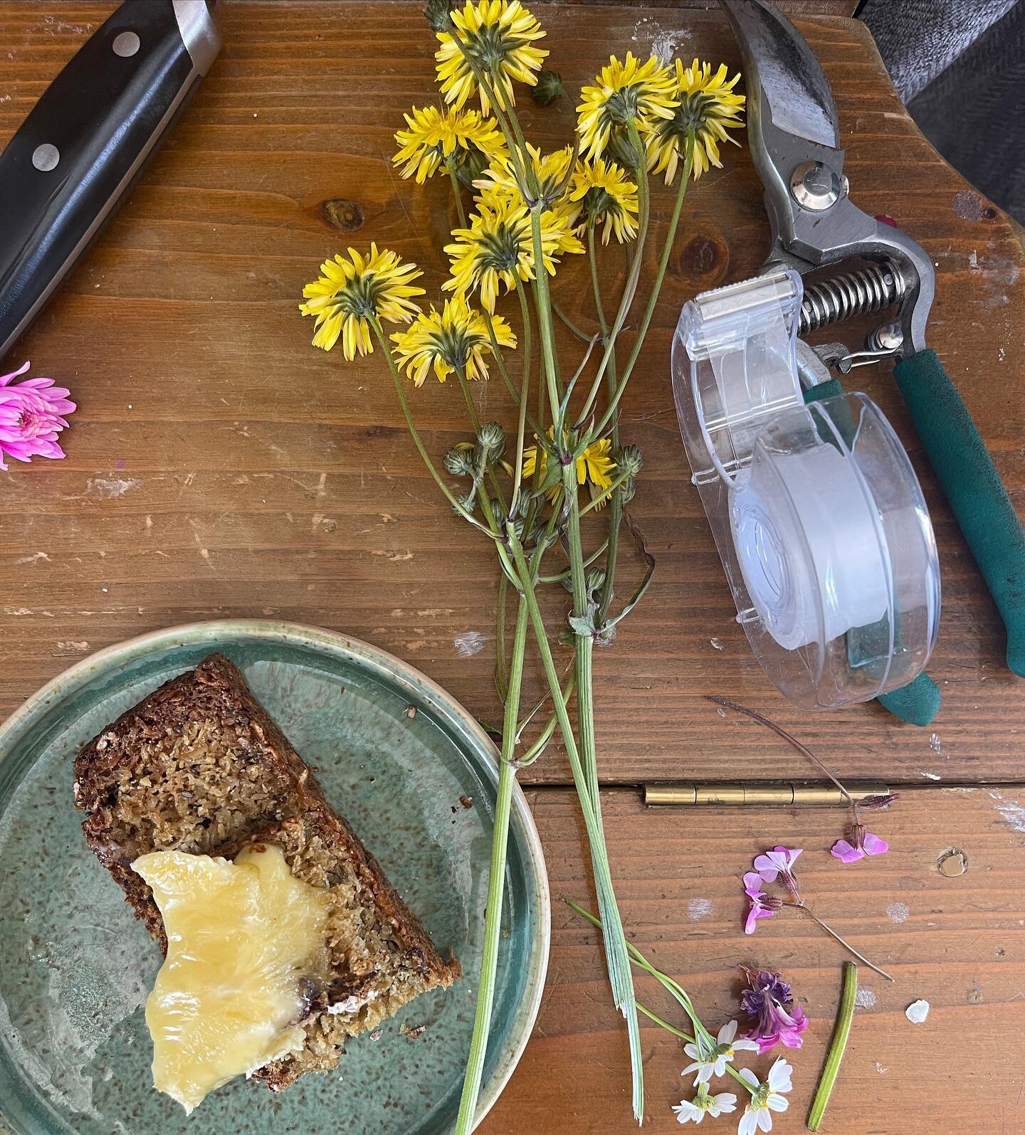 Behind the scenes of a photoshoot! 🌼📸

1. Tools, props and snacks 
2. Loaf of Organic Gluten Free Bread (recipe on the website)
3. Foraged flowers from the garden &amp; oat field 
4. @paulgibneyphotography in action 

#themerrymill #organicglutenfr