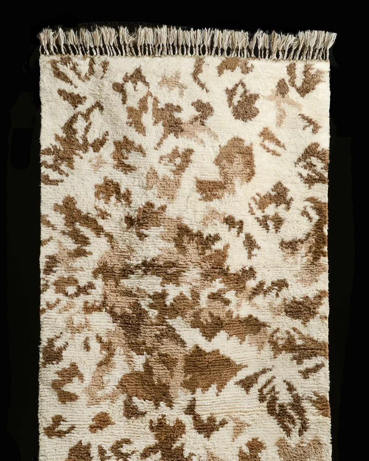 SUNFLOWERS ASLEEP 🍂
Collection AURORA BOREALIS @aurora_borealis_collection_ 
Style and sizing advice
If you require a customized rug in size or colour, Anna Charlotte Atelier offers a personal digital service – style and sizing advice. Welc