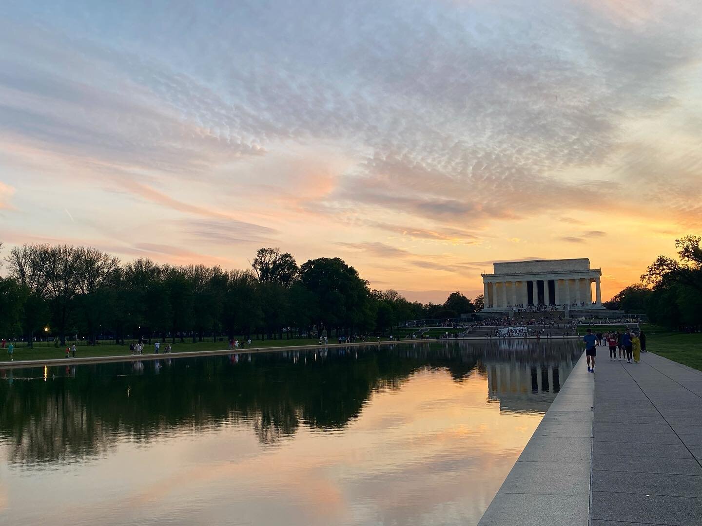 Sunday&rsquo;s sunset captured at the #lincolmemorial #reflectingpool with South African friends. 
.
When The sky reflects my mood.
