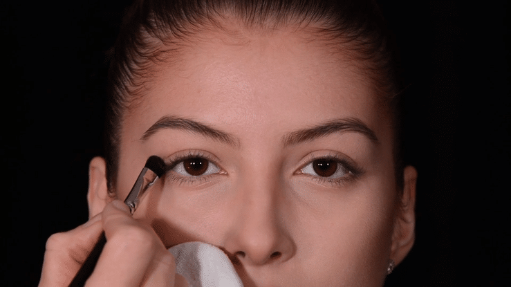 B2. LEKTION 4 - EYE CONTOUR-low.gif