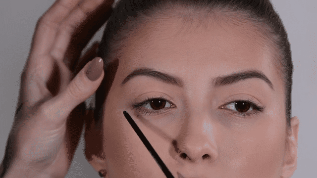 B3. LEKTION 2 - EYELINER-low.gif