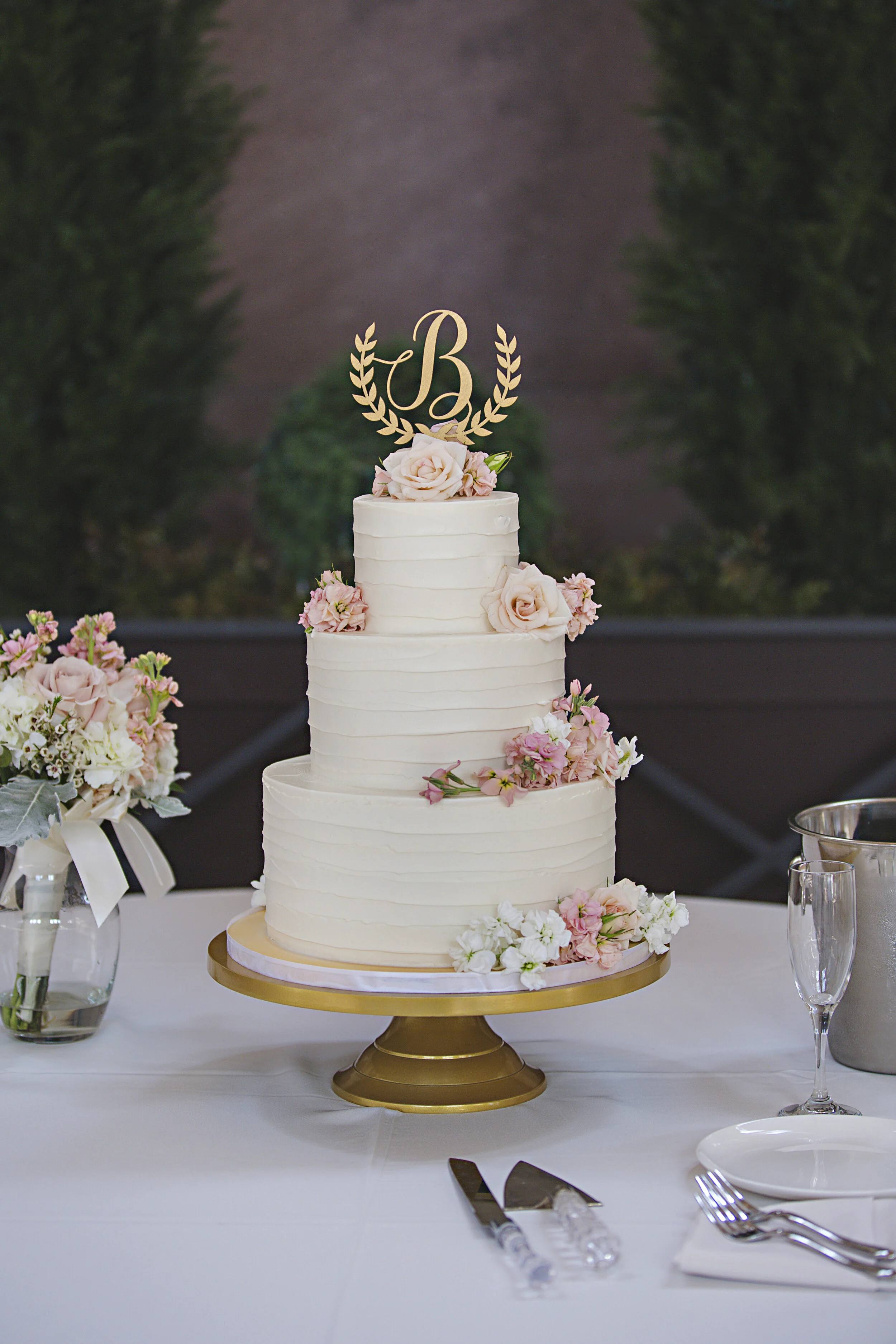 Luxury Wedding Planner Kansas City Midwest Cake Phtotography Floral Desert Topper 