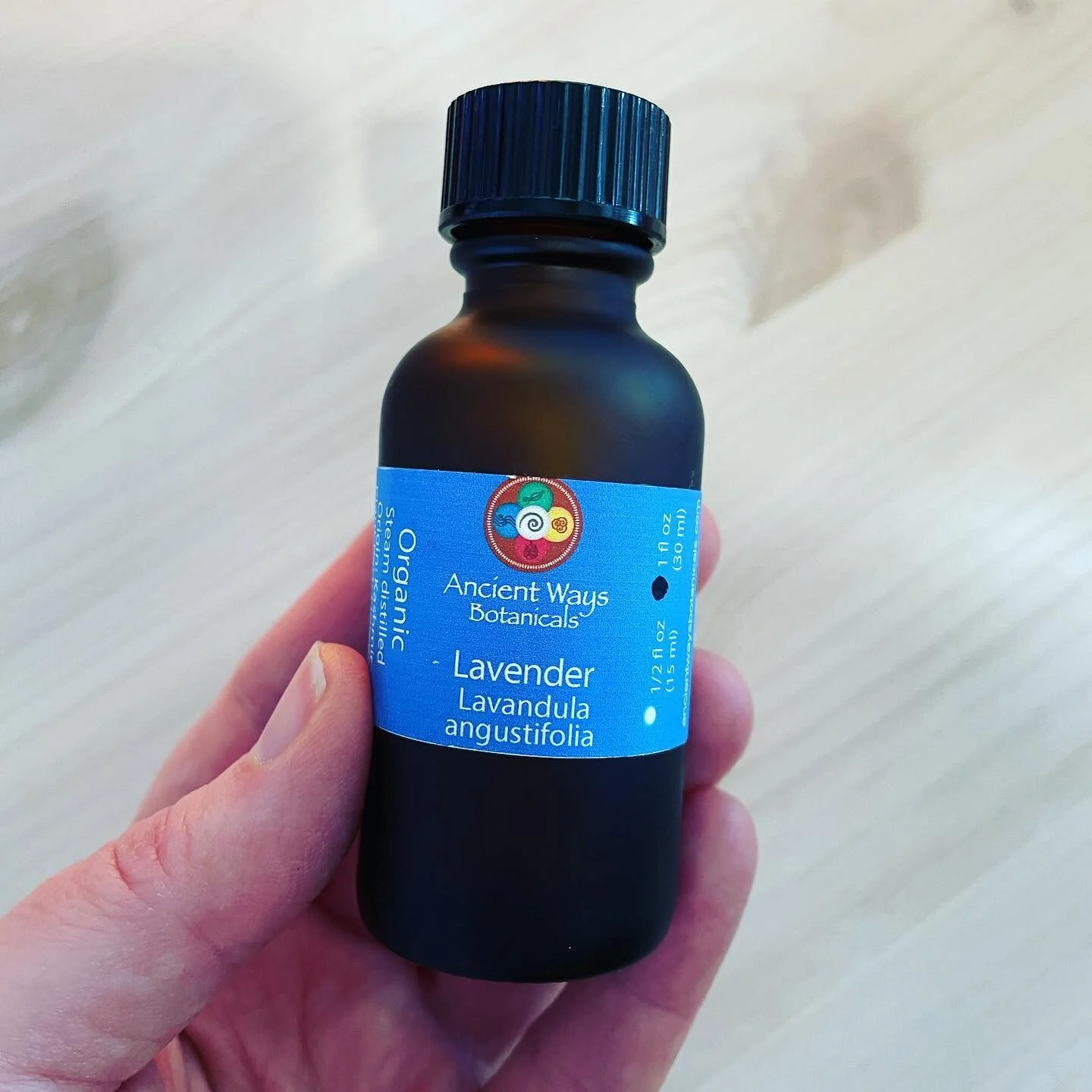 Fall makes me want to fill my home with scents! Essential Oils are my top pick for safer home &ldquo;fragrance.&rdquo;
.
Cleaning products, odor sprays, scented candles etc. do not have a full listing of ingredients and studies have shown they often 