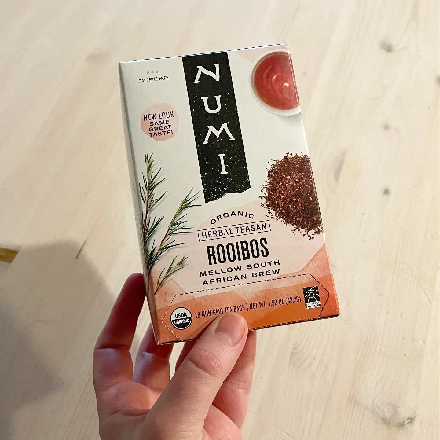 Tea drinkers take note! There are big issues with toxics and tea. But the great news is there are brands with safer options.
.
In general go for 
- organic (to reduce pesticide exposure)
- non-plastic tea bags &amp; packaging (Those cute shiny tea ba
