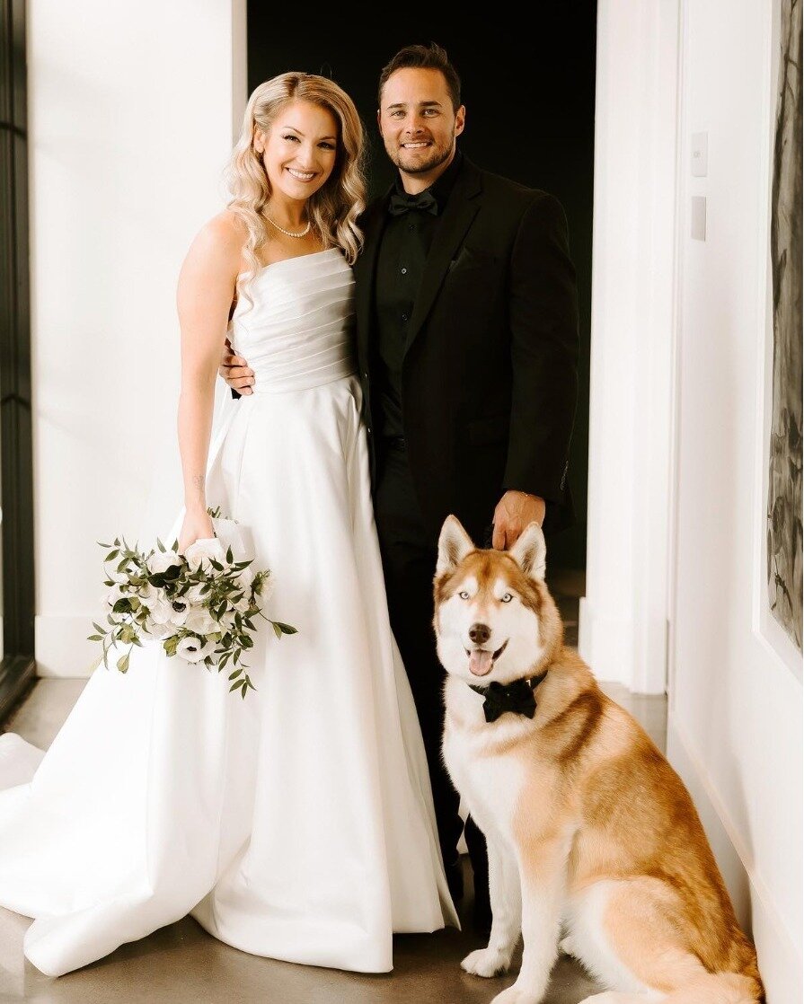 Gorgeous Elysian Bride @rozthecurves looking like an absolute dream in the EB22468! Could these images be any more beautiful! We are in love! 

Photographer - @haleyhaysphotography 
Wedding Planner- @southernvineco 
Flowers - @petalsstem 
HMUA @canaa